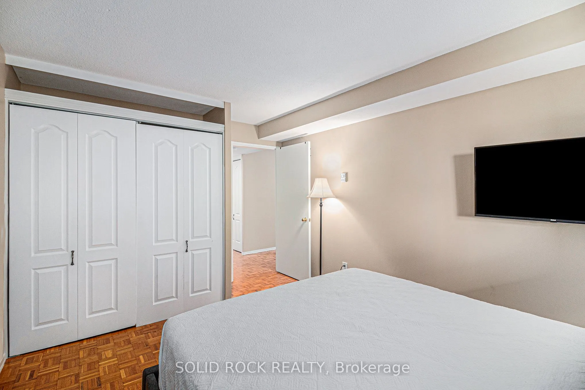 475 Laurier Avenue W #1204