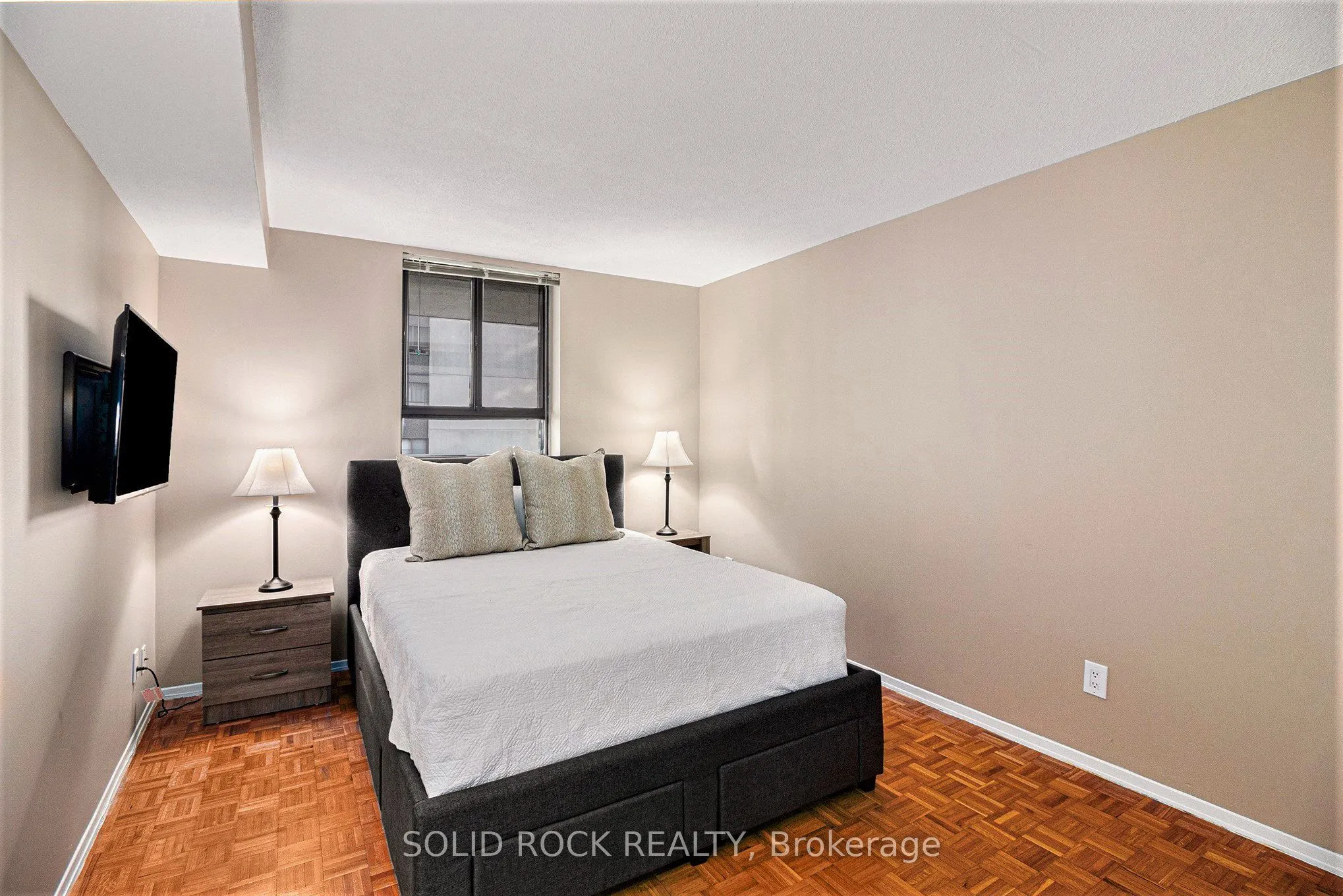 475 Laurier Avenue W #1204