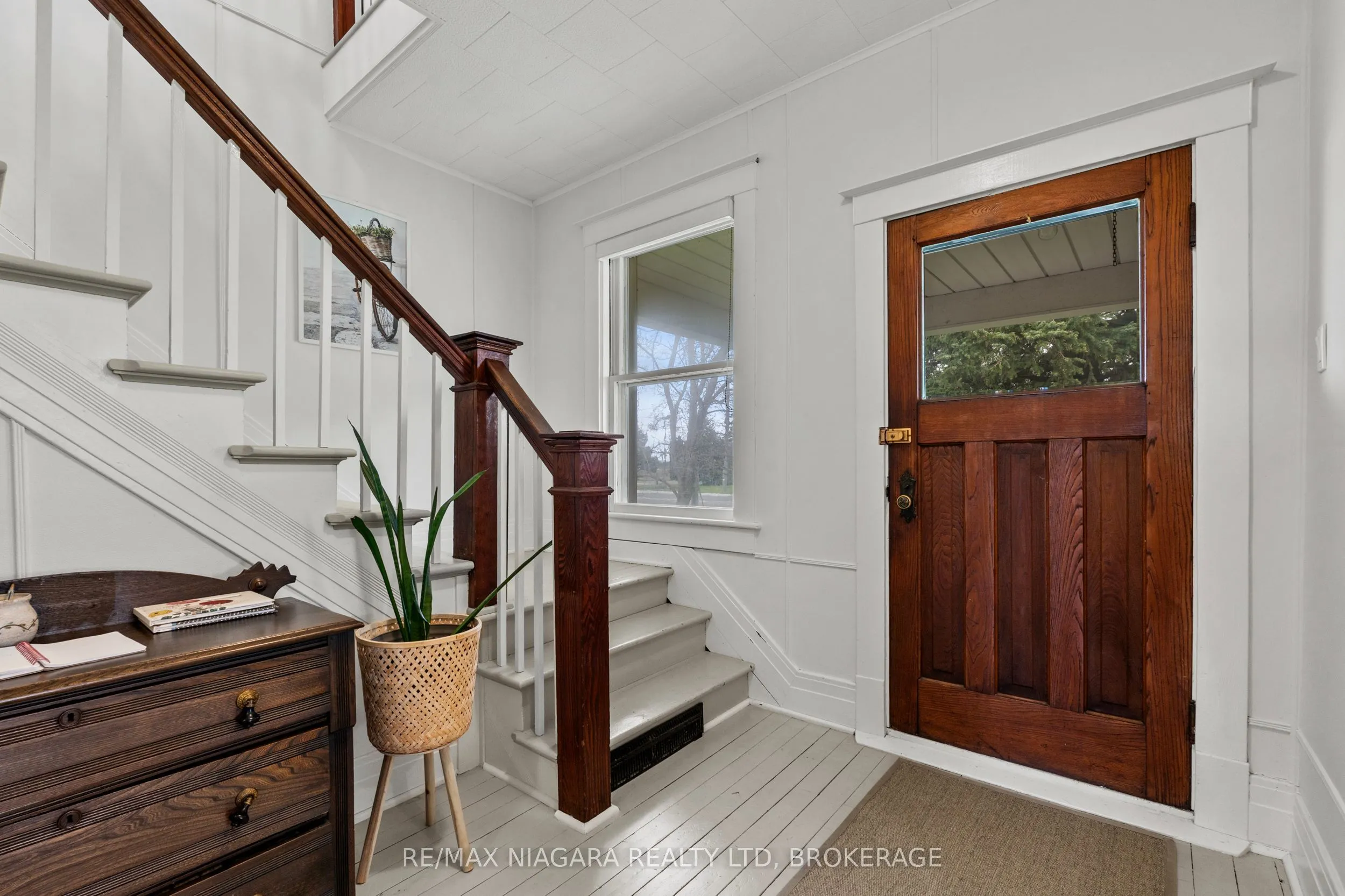 1068 Niagara Stone Road