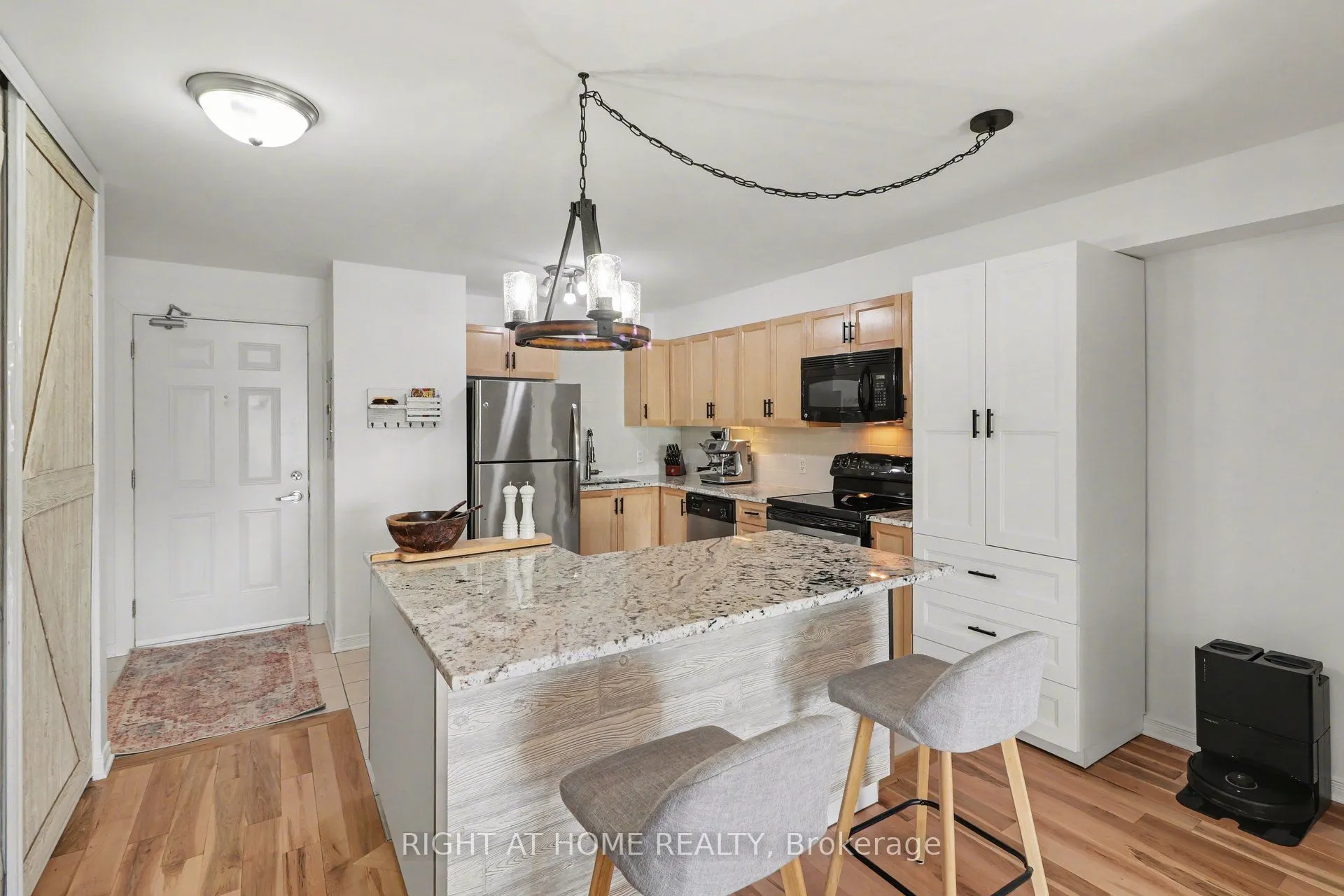 646 Cummings Avenue #202