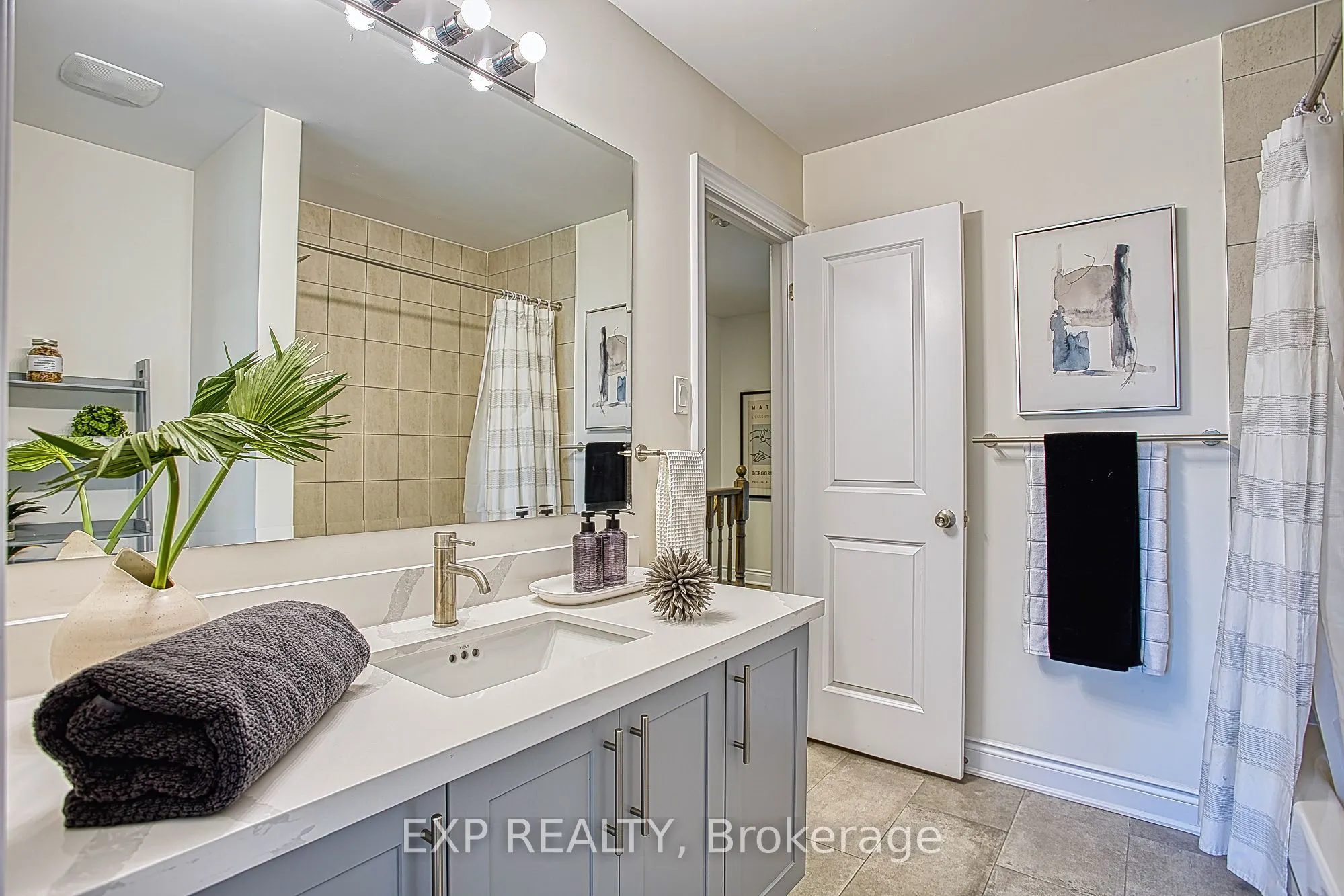 383 Dundas Street E #4