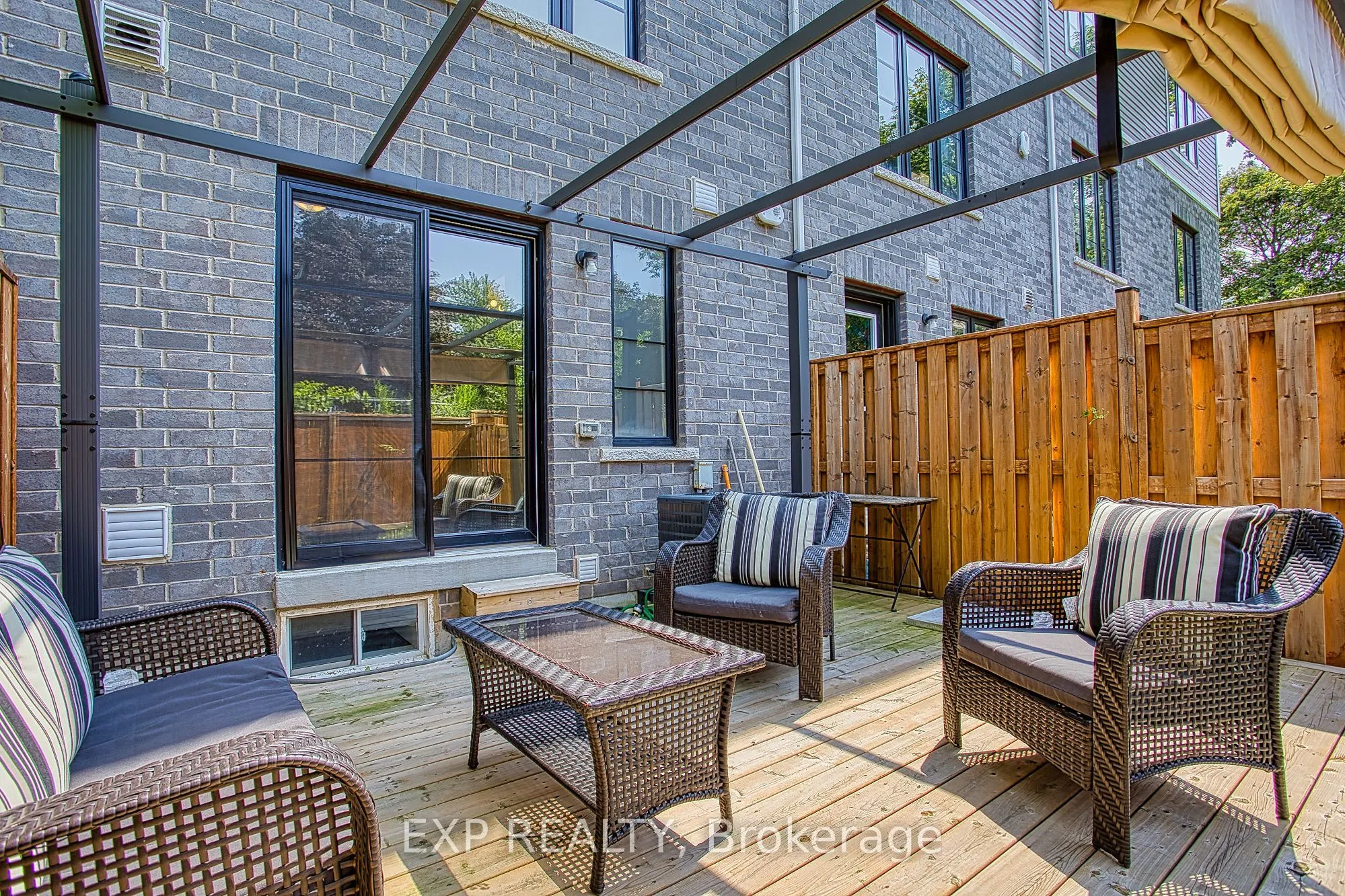 383 Dundas Street E #4