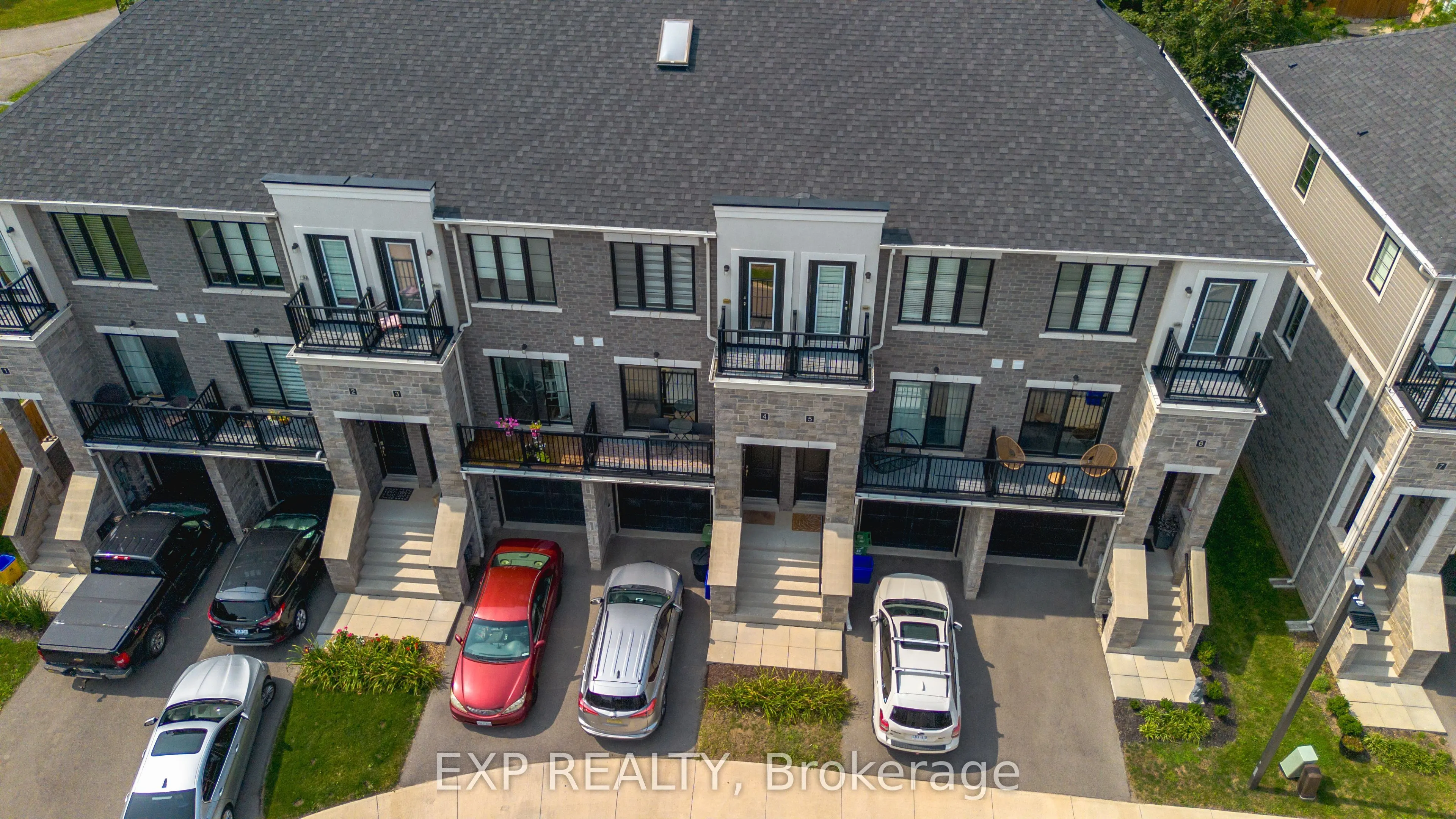 383 Dundas Street E #4