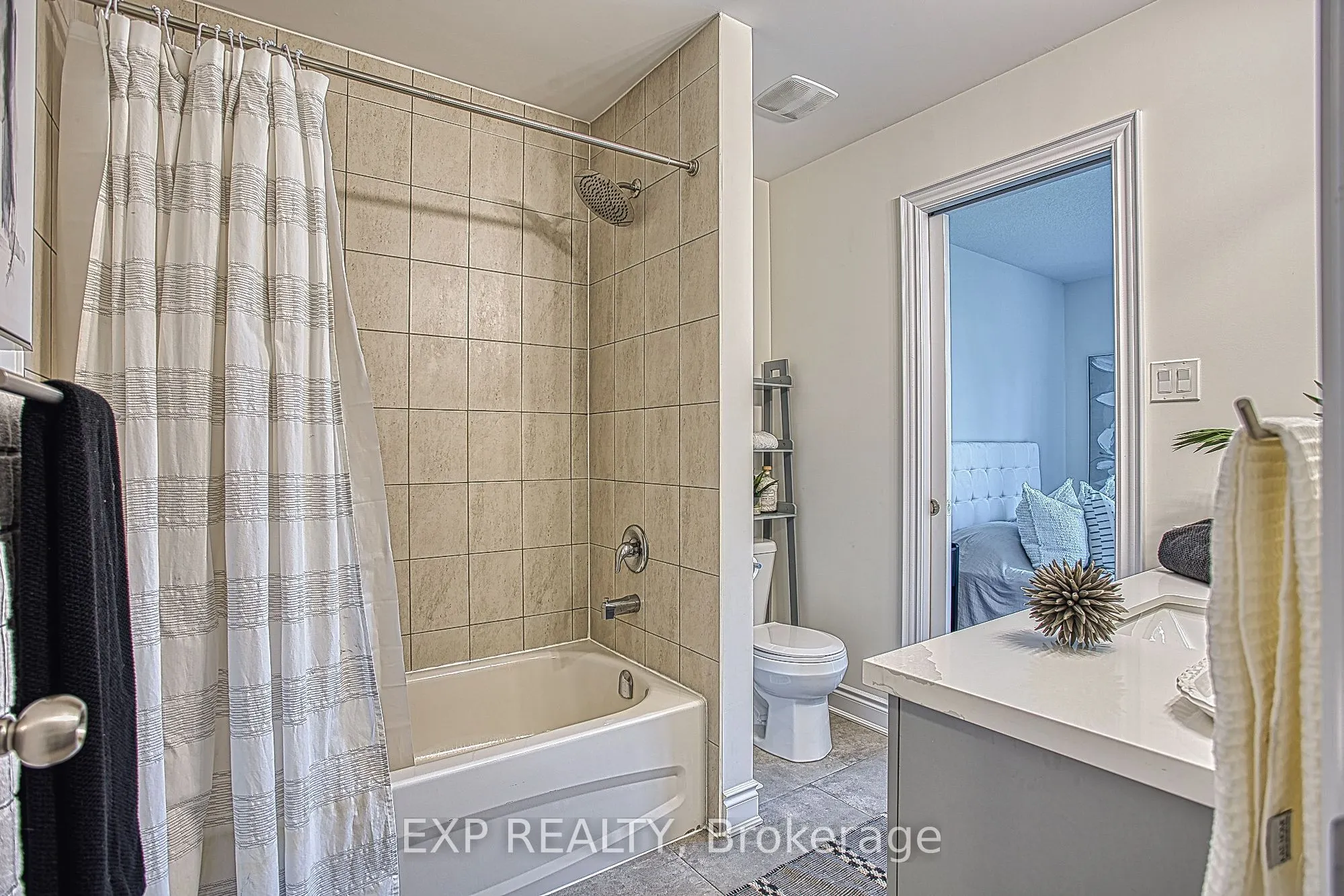 383 Dundas Street E #4