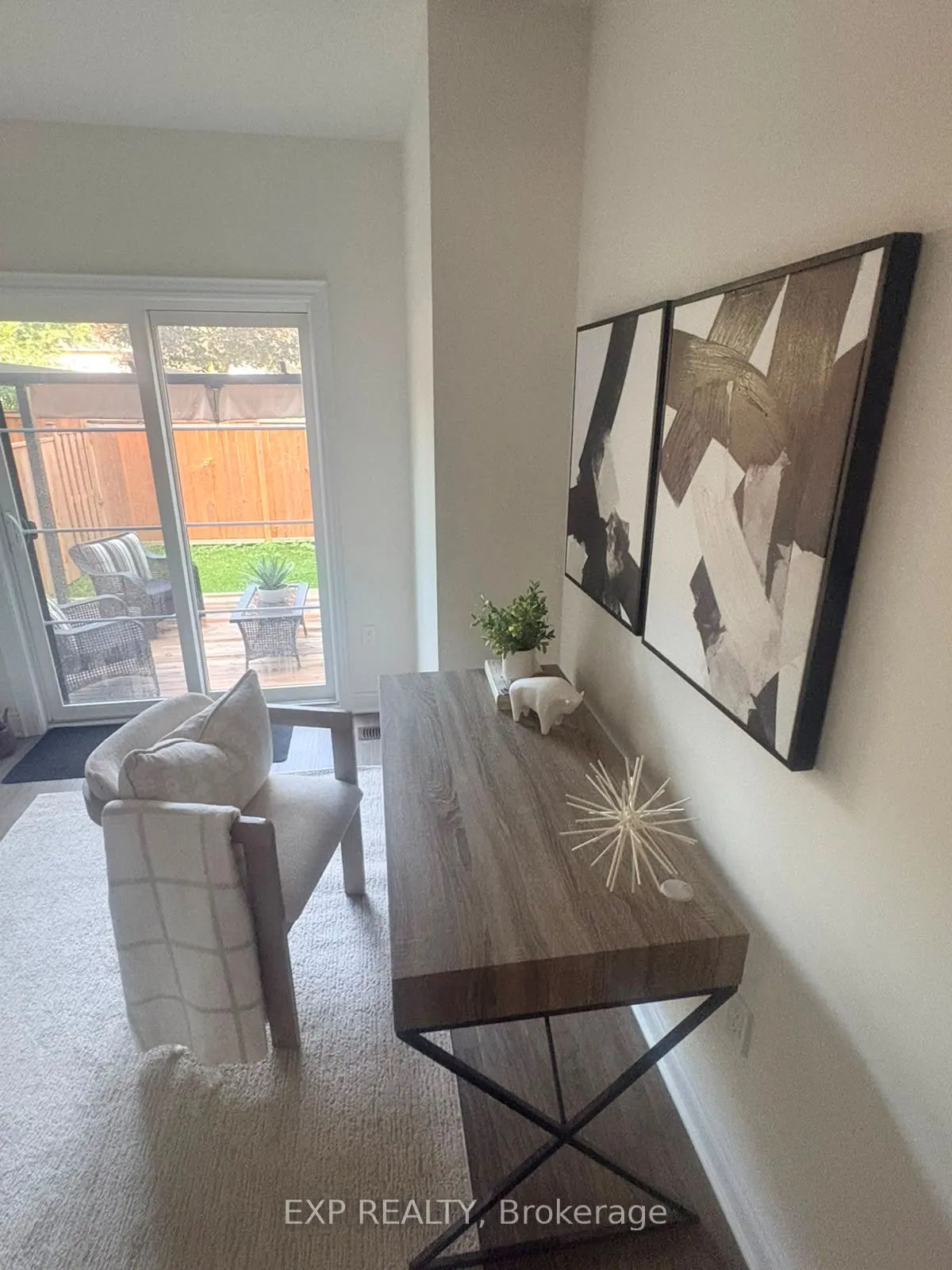 383 Dundas Street E #4