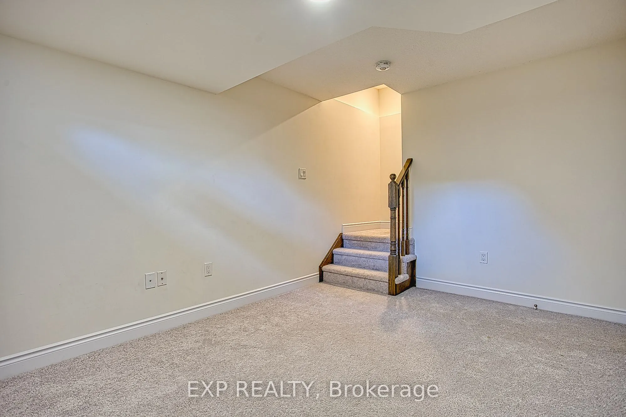 383 Dundas Street E #4