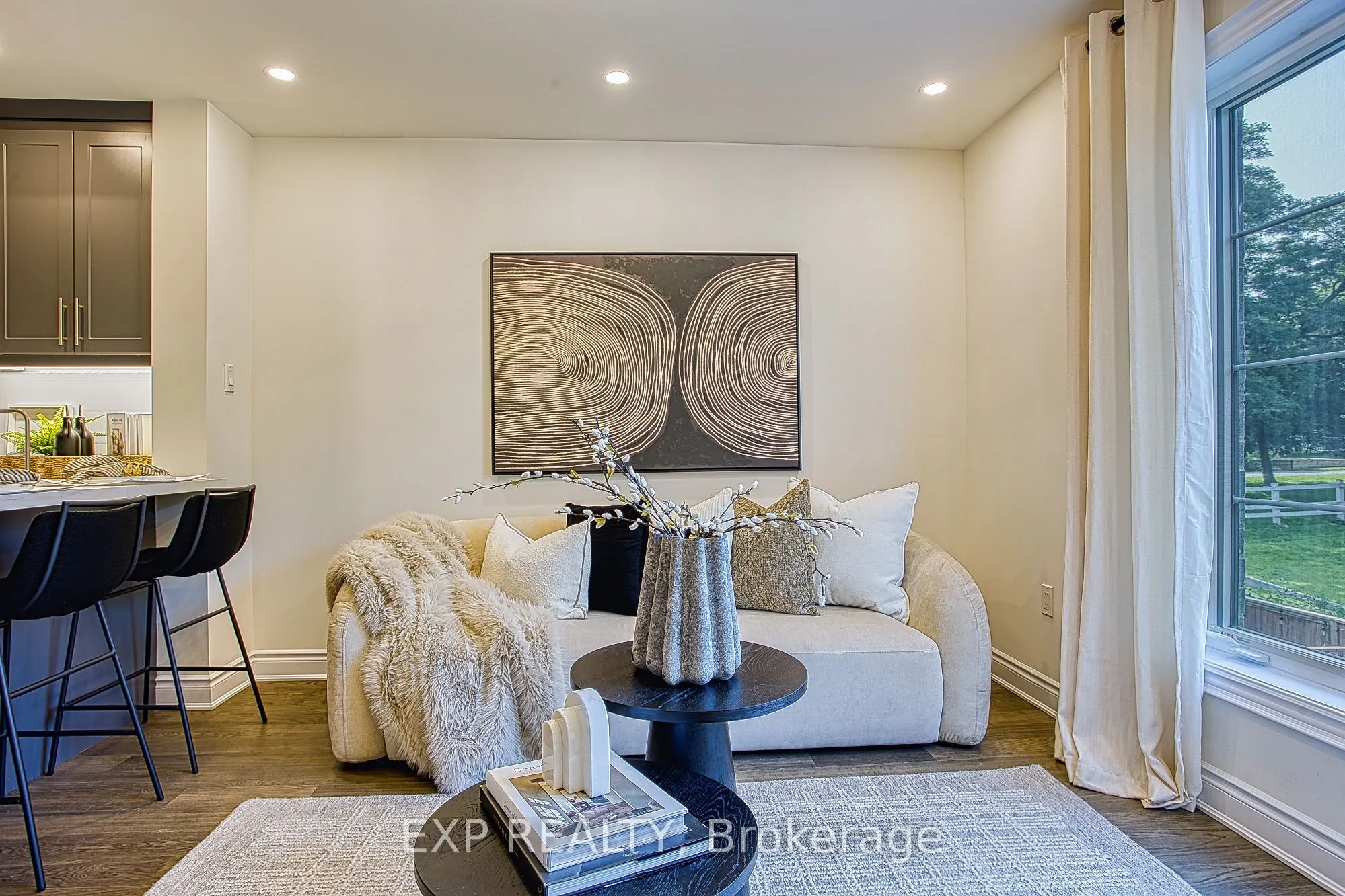 383 Dundas Street E #4