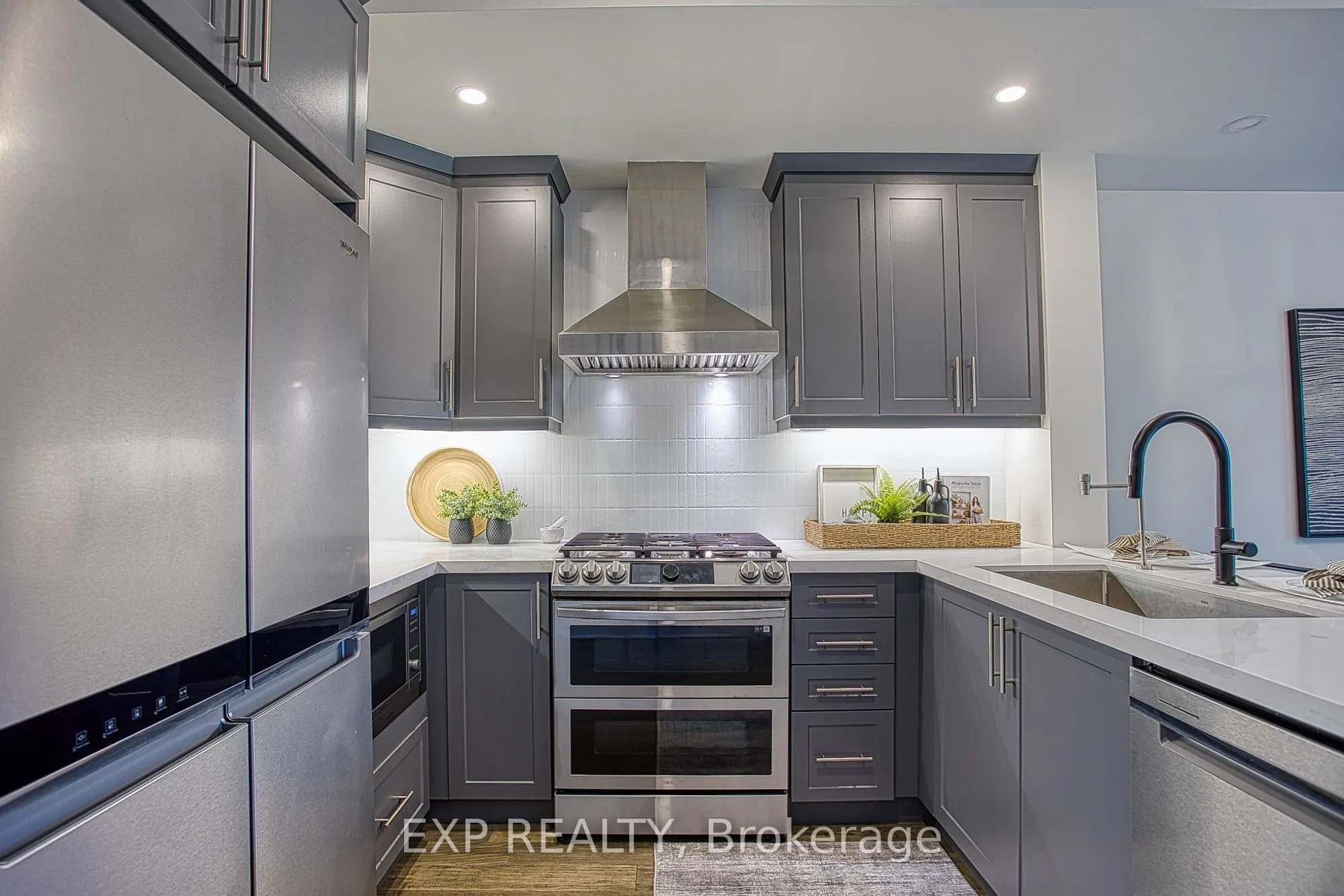 383 Dundas Street E #4