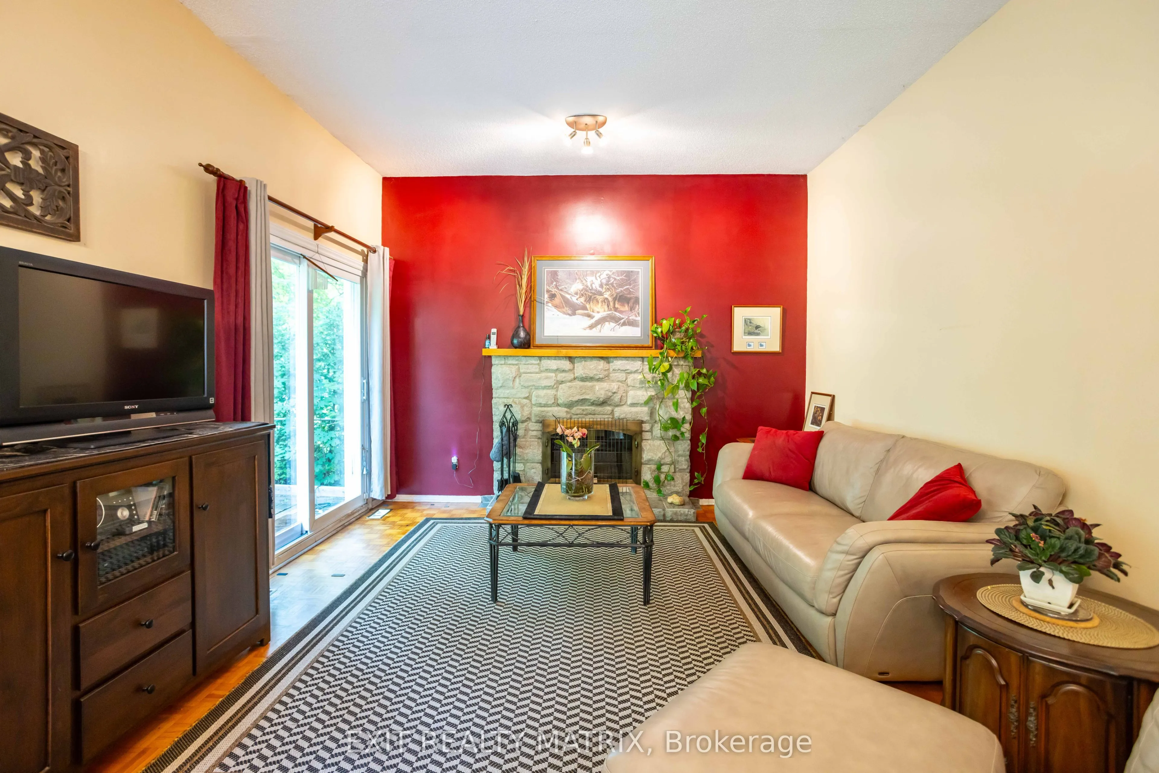 2174 Des Pins Street