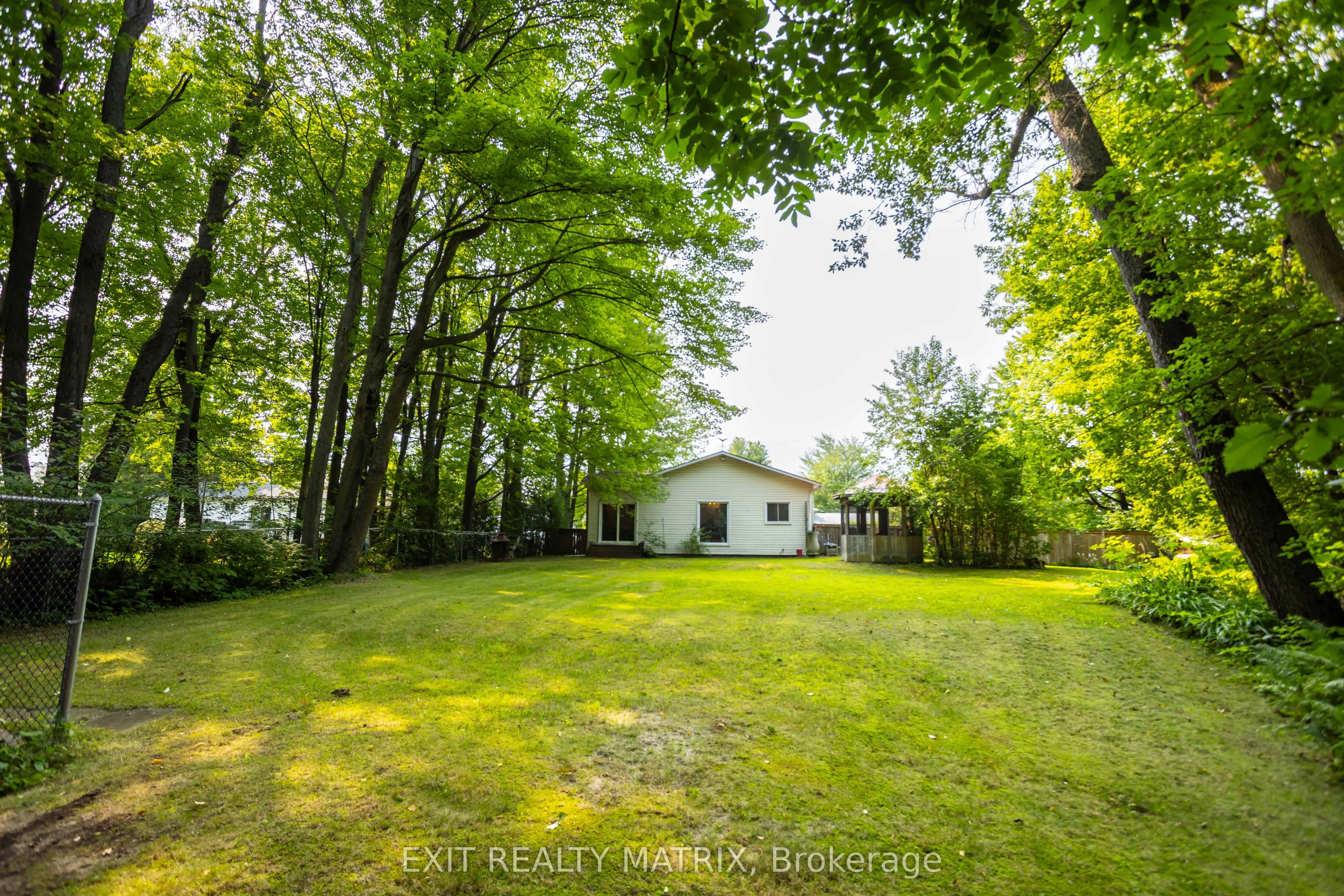 2174 Des Pins Street