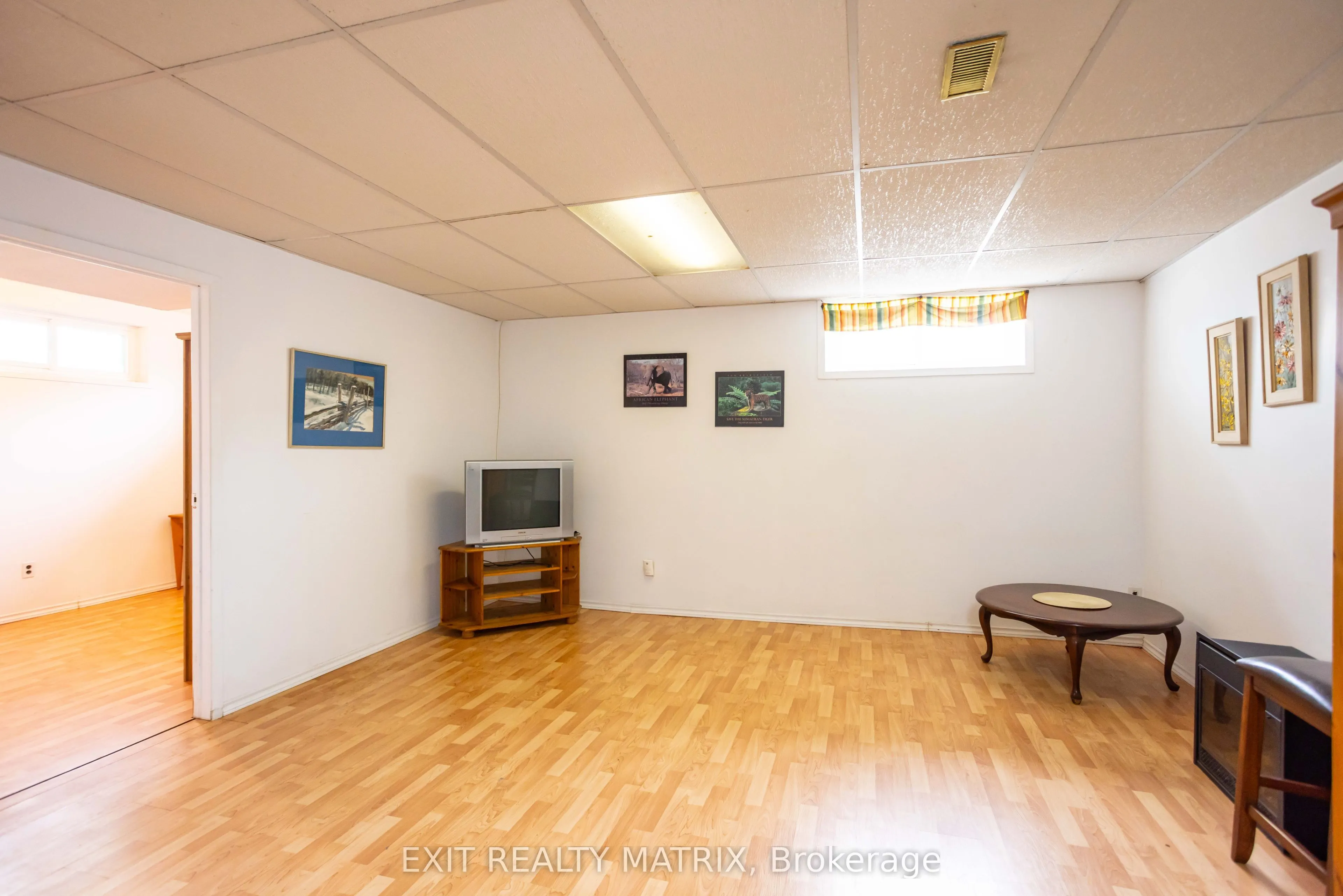 2174 Des Pins Street