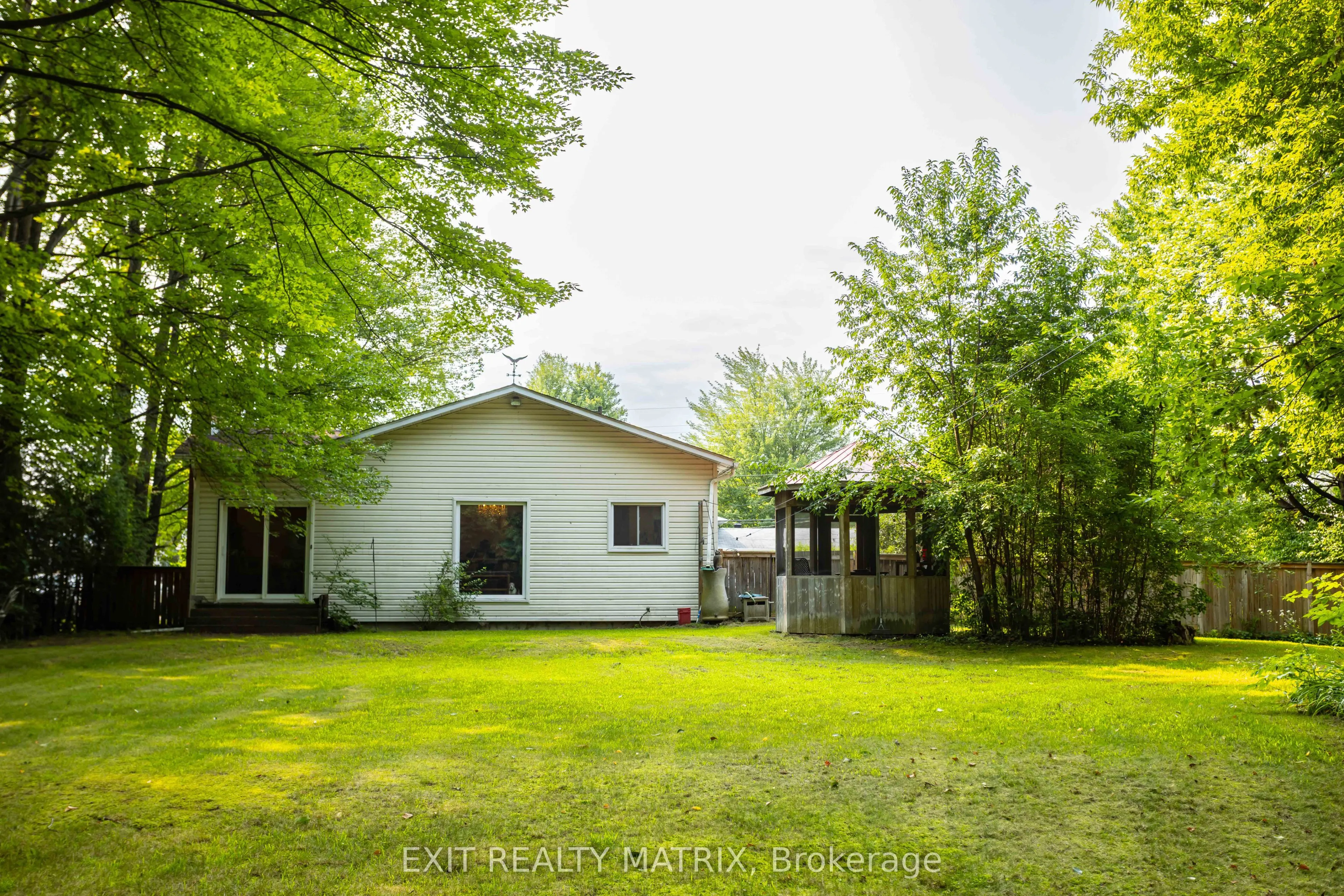 2174 Des Pins Street