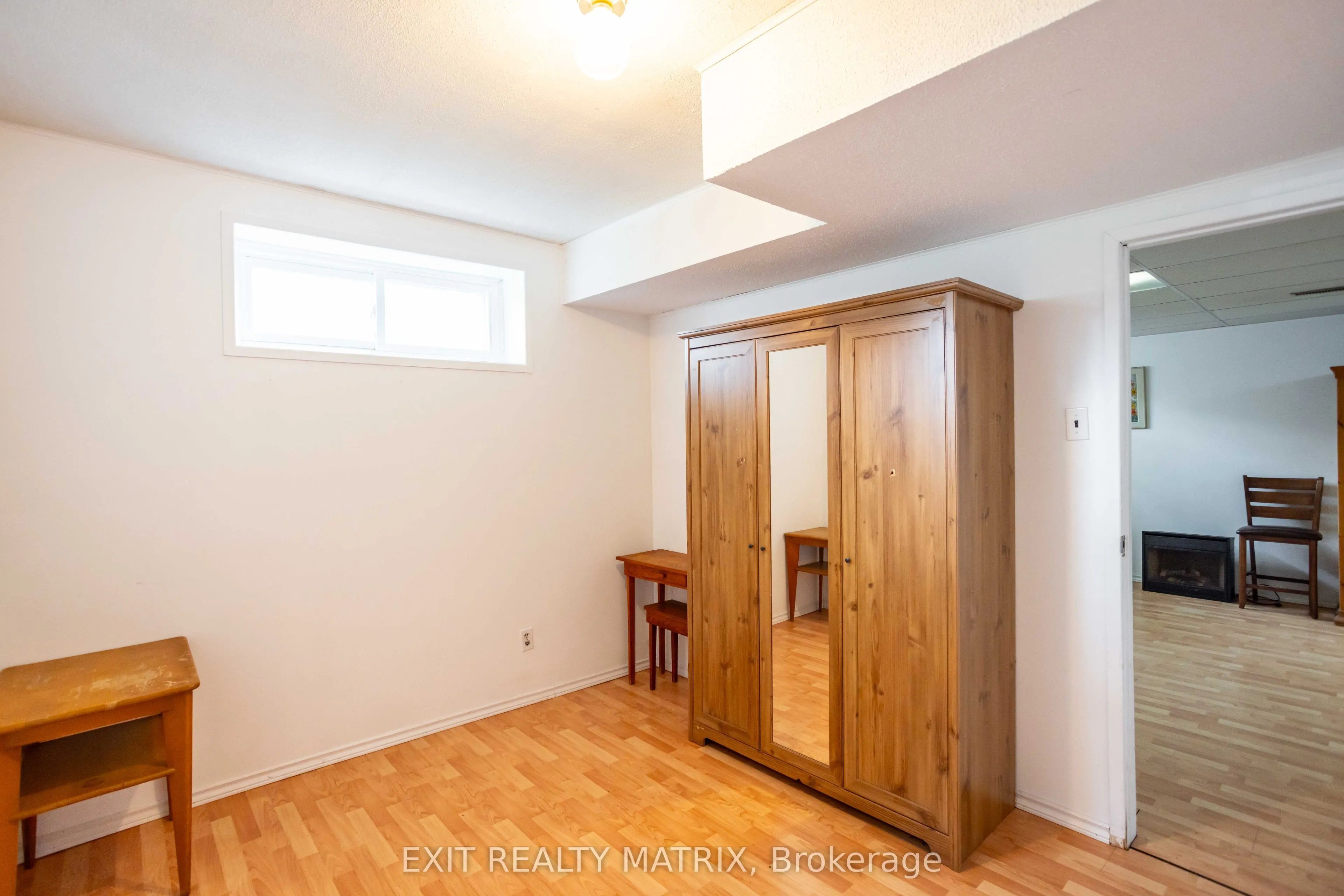 2174 Des Pins Street