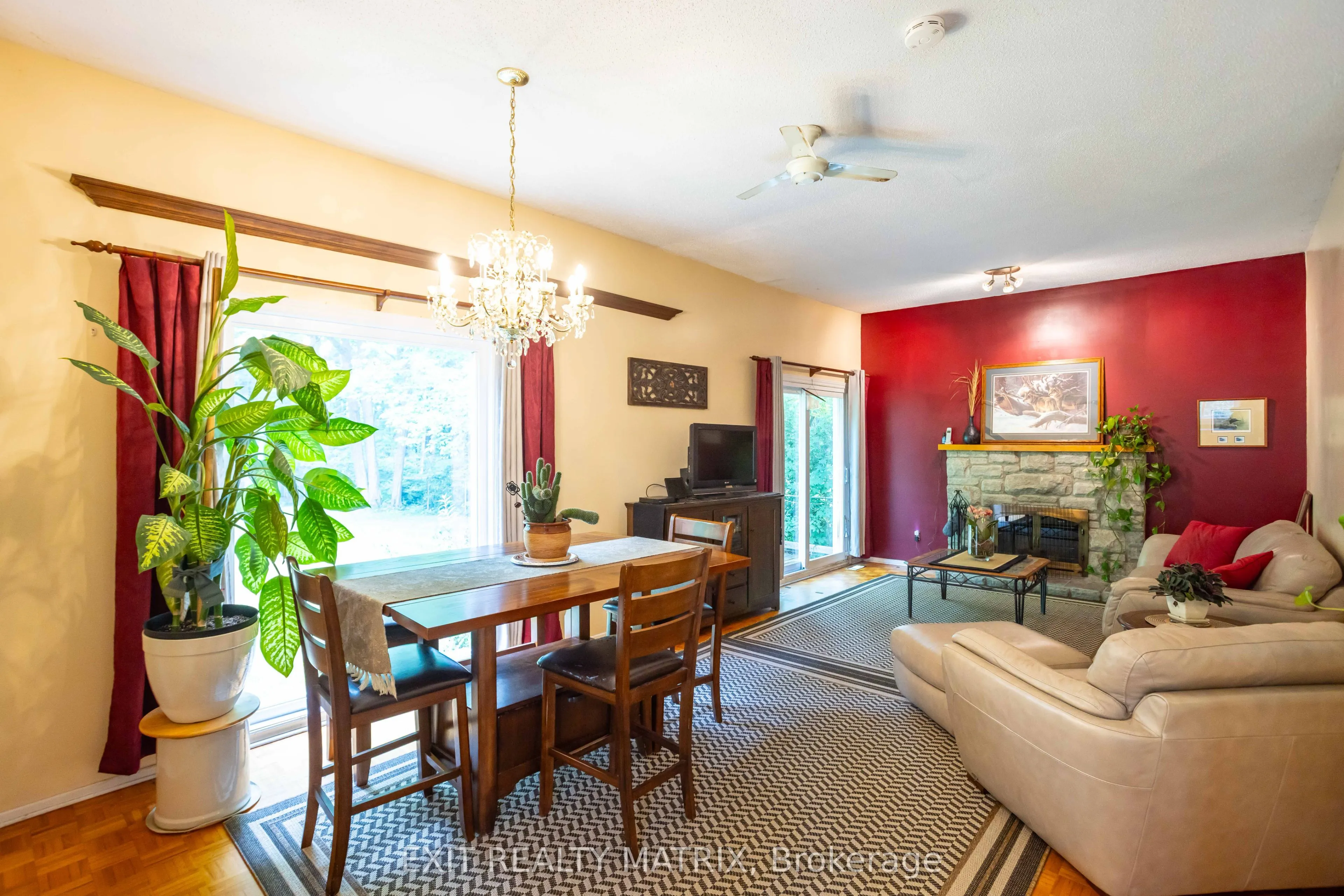 2174 Des Pins Street