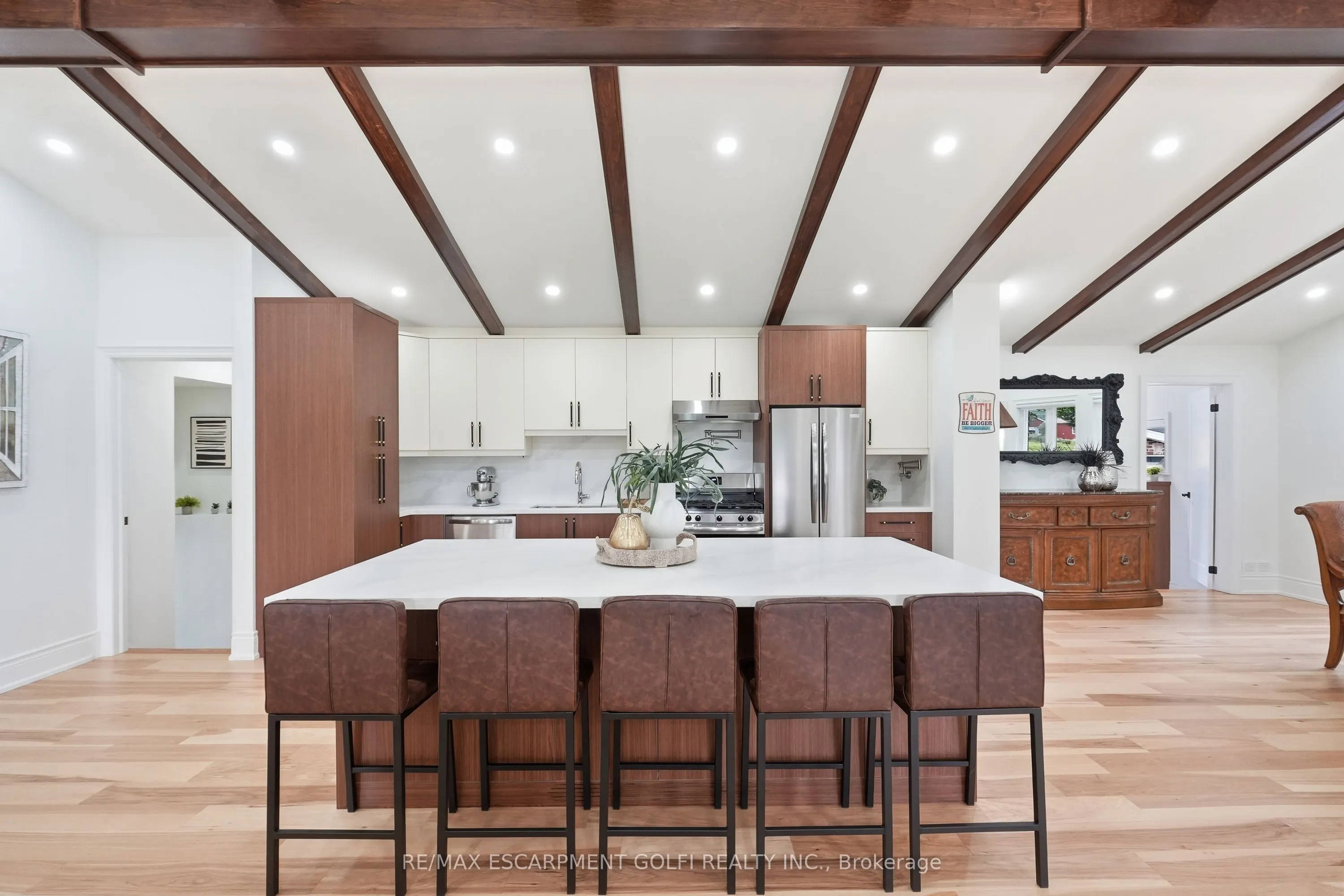 4861 Mapleview Crescent