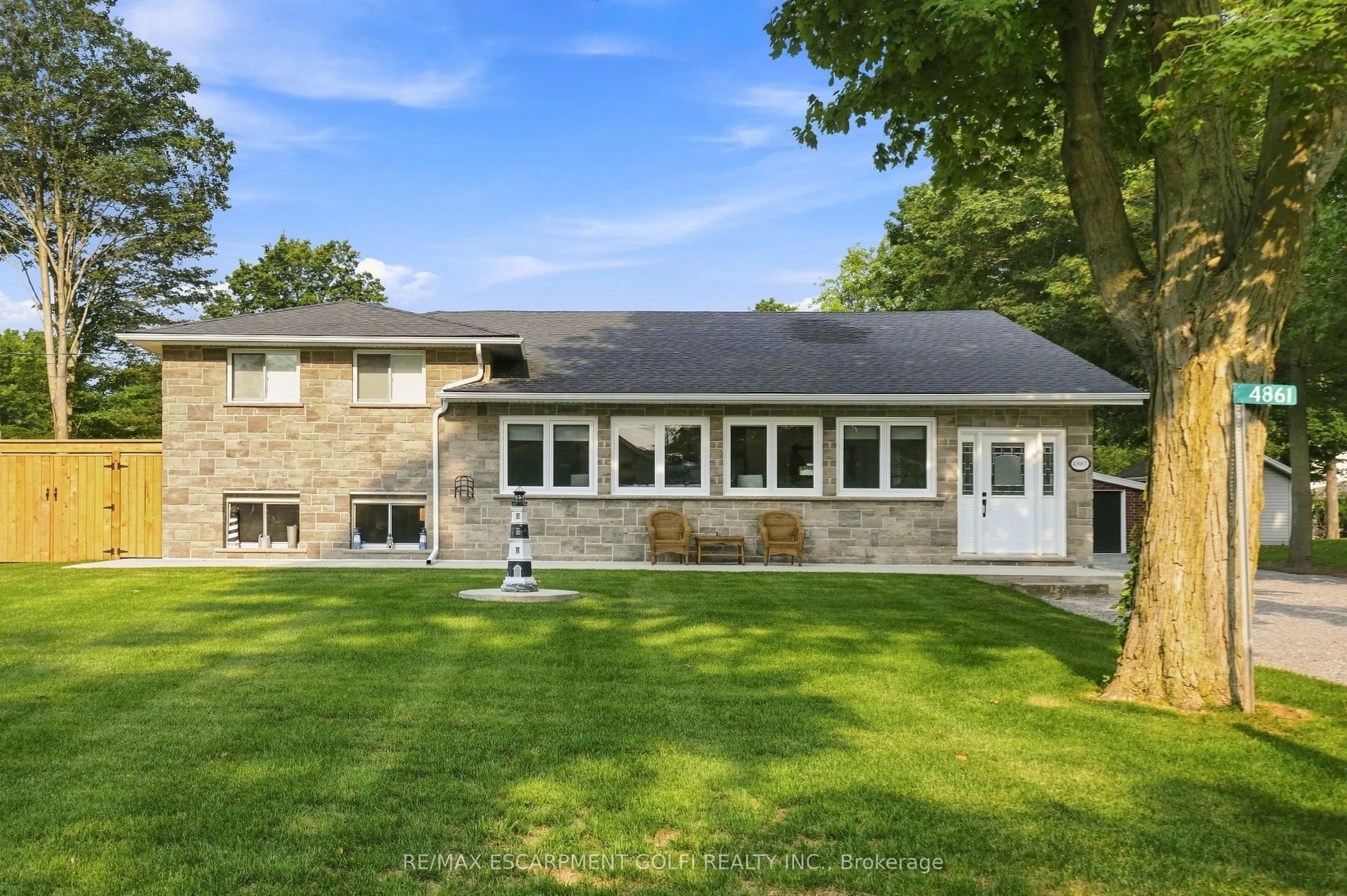 4861 Mapleview Crescent