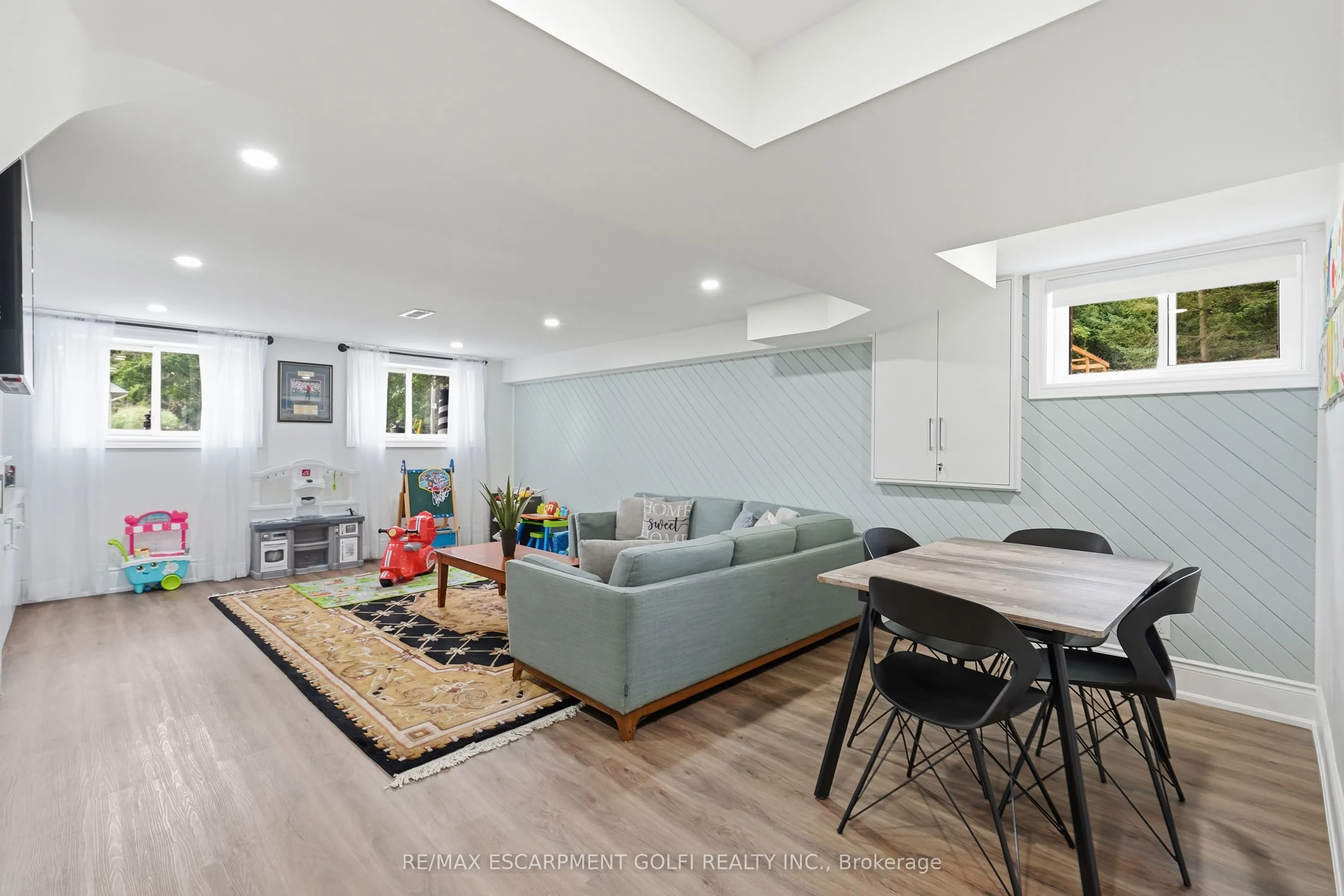 4861 Mapleview Crescent