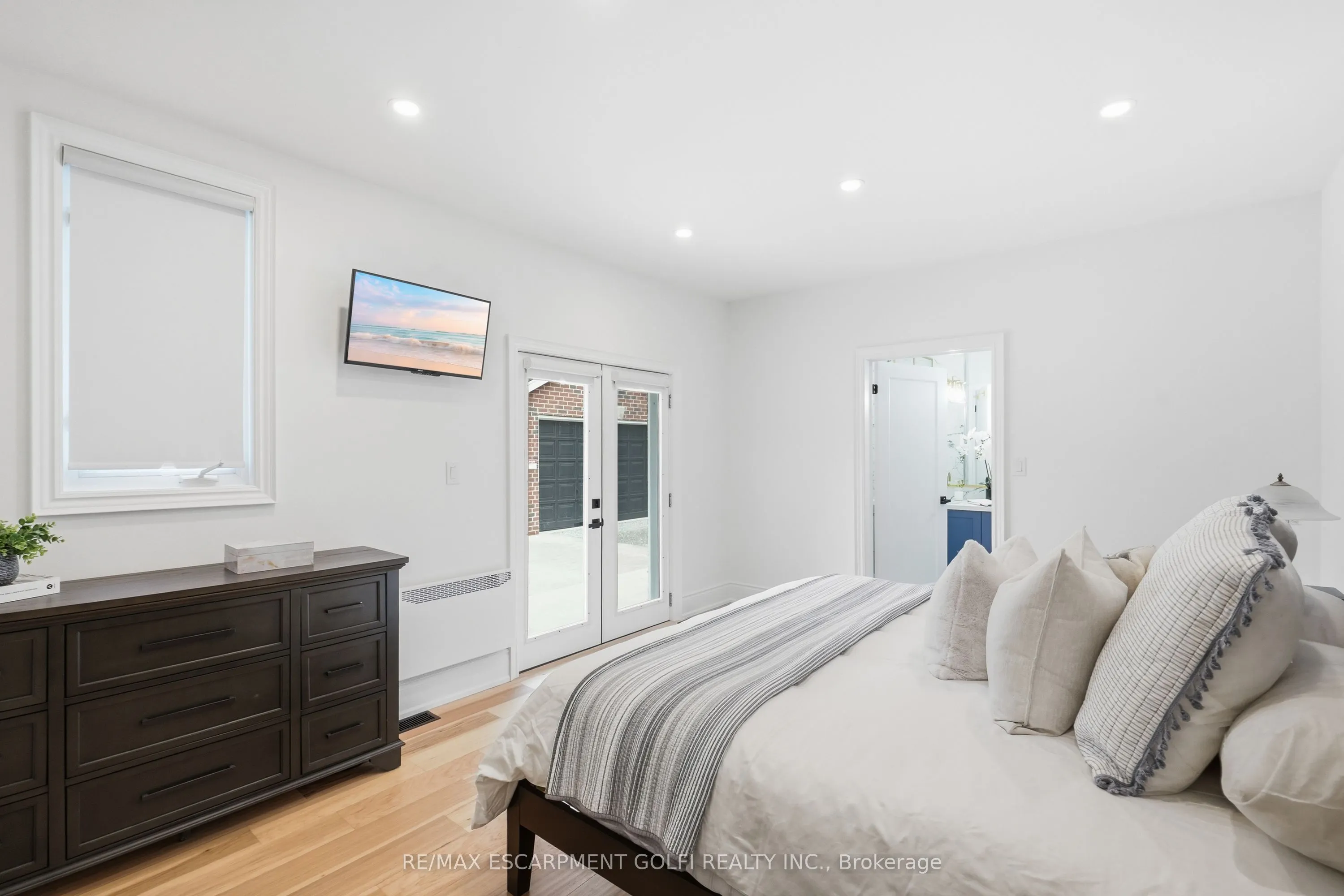 4861 Mapleview Crescent