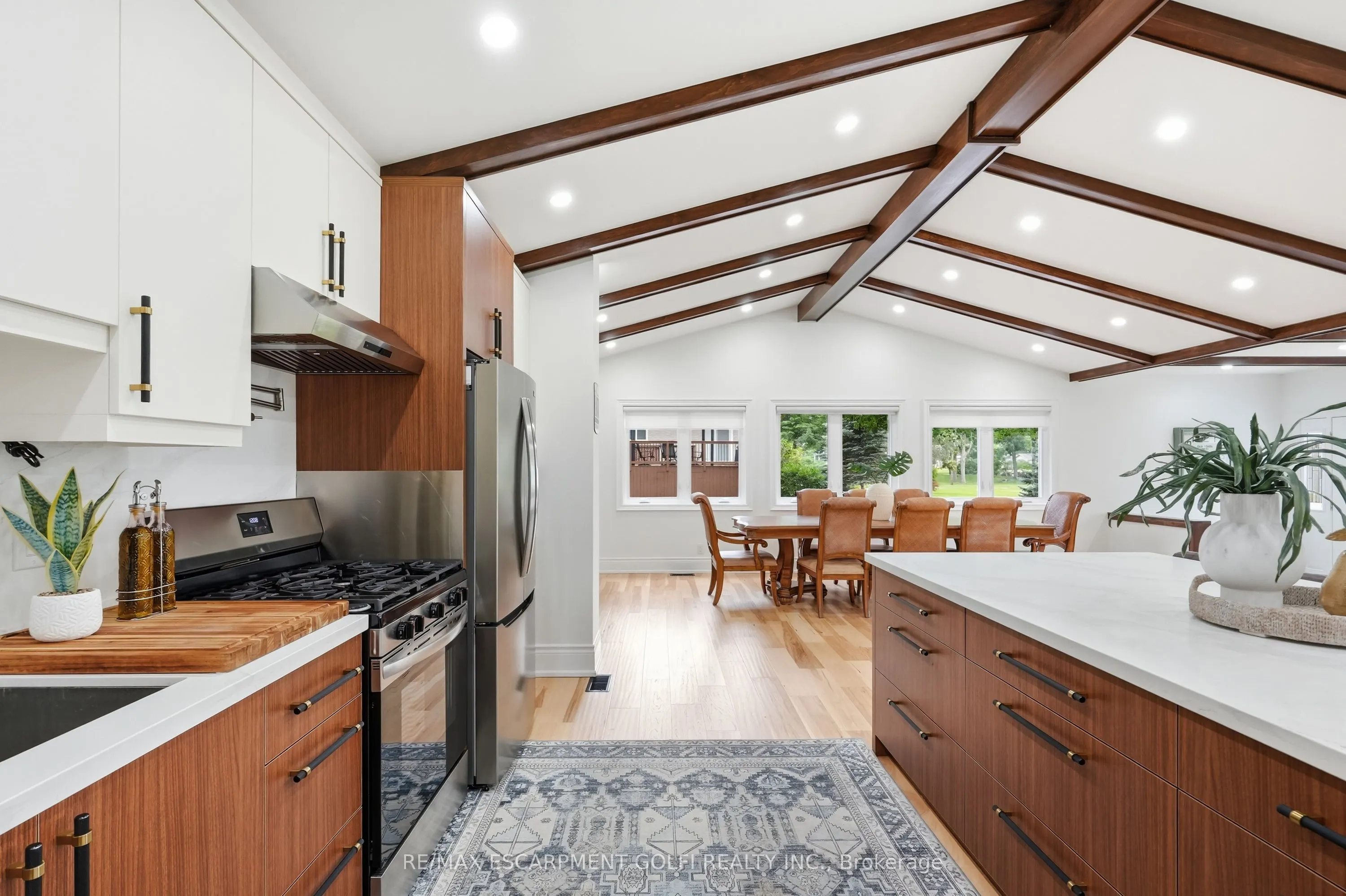 4861 Mapleview Crescent