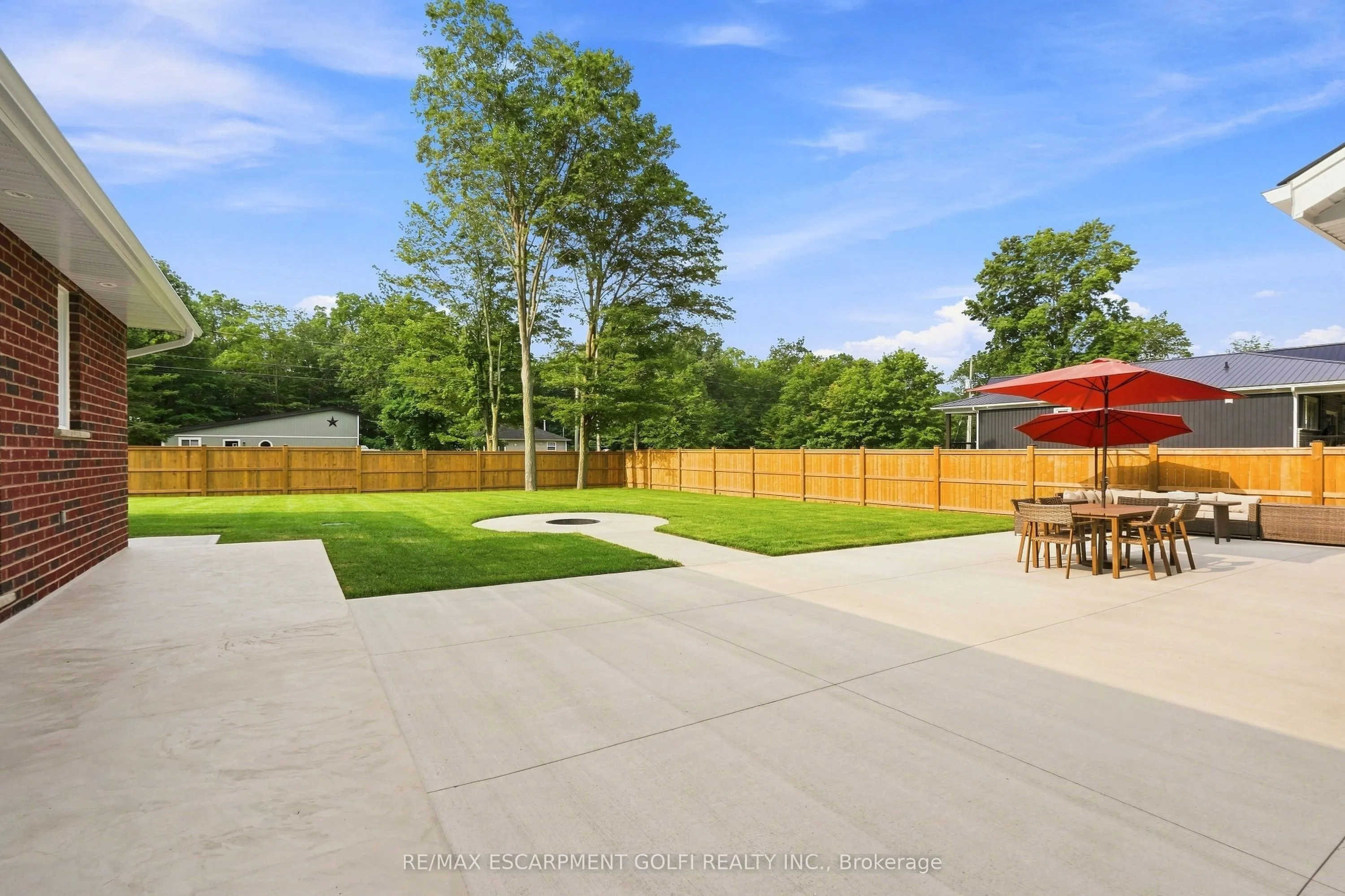 4861 Mapleview Crescent