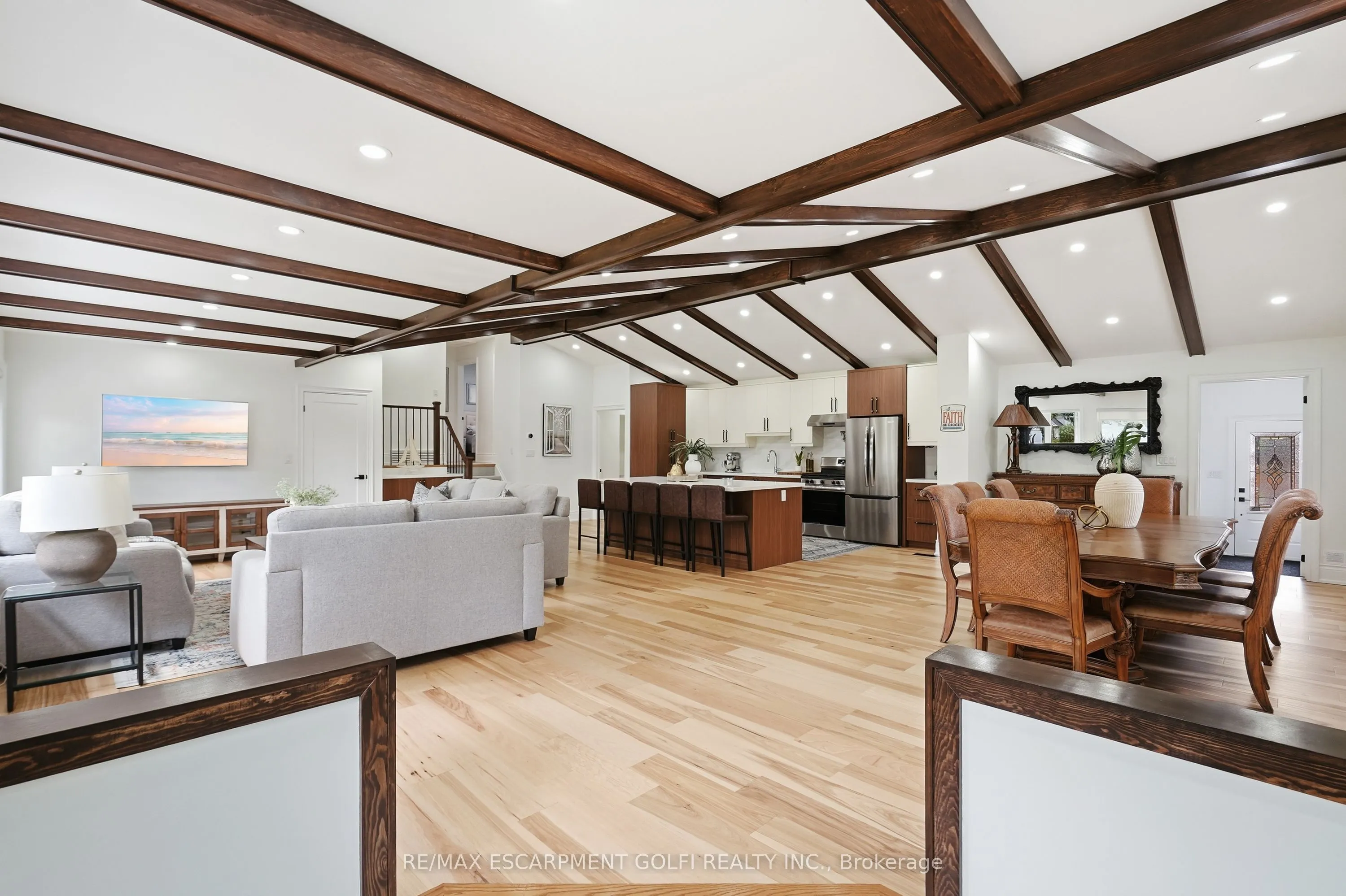 4861 Mapleview Crescent