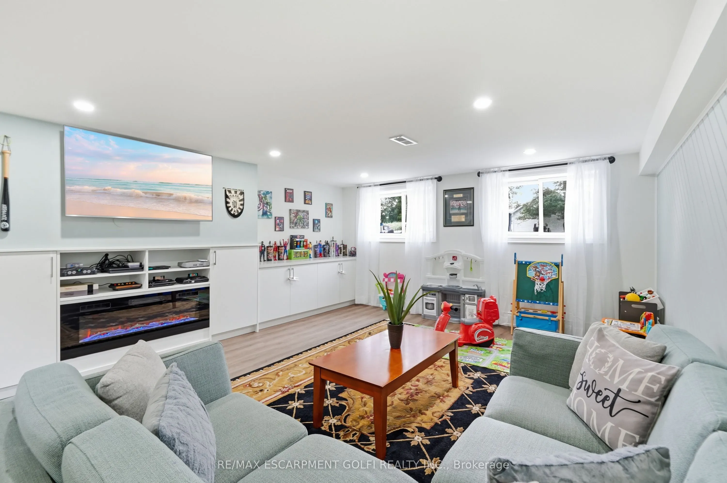4861 Mapleview Crescent