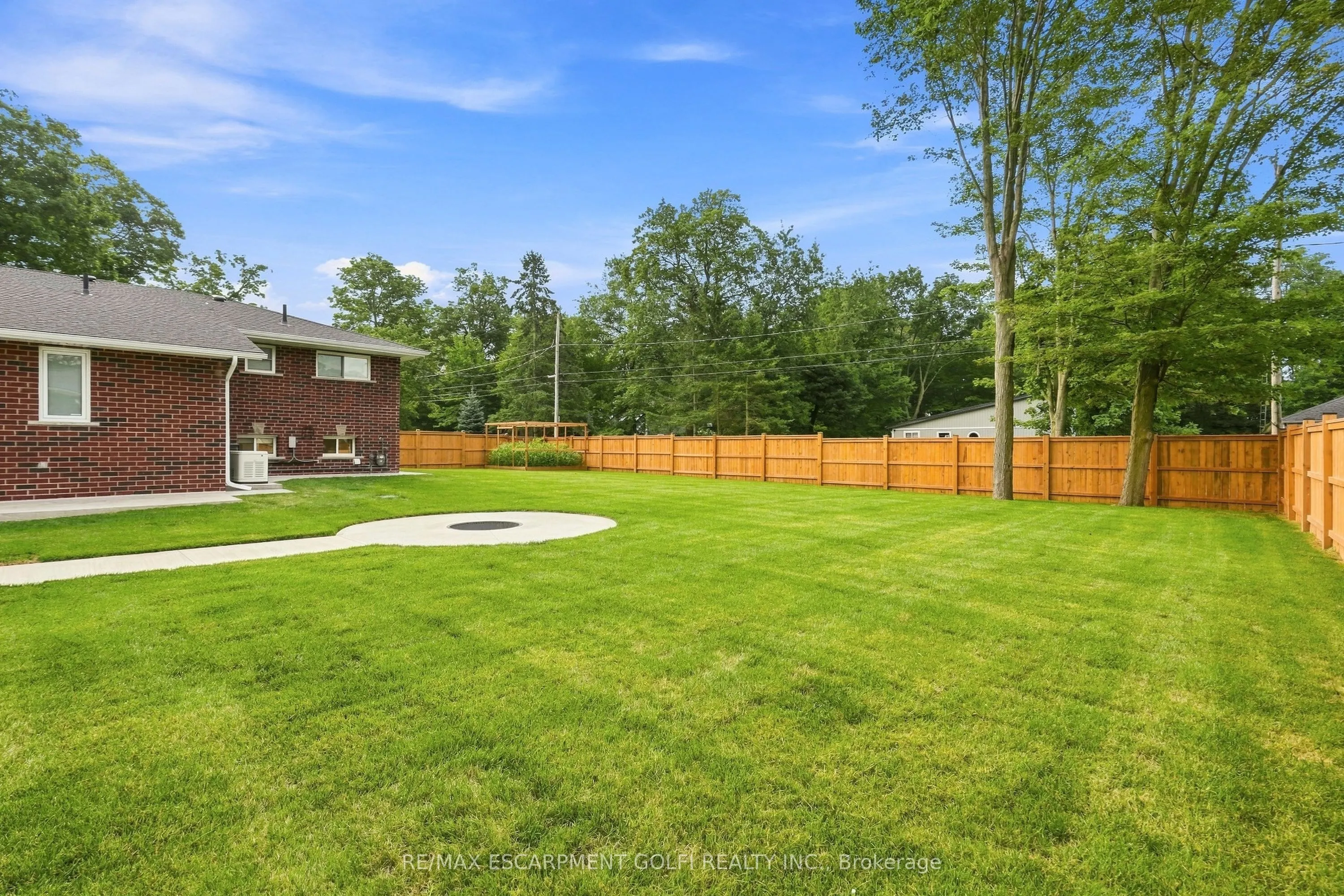 4861 Mapleview Crescent