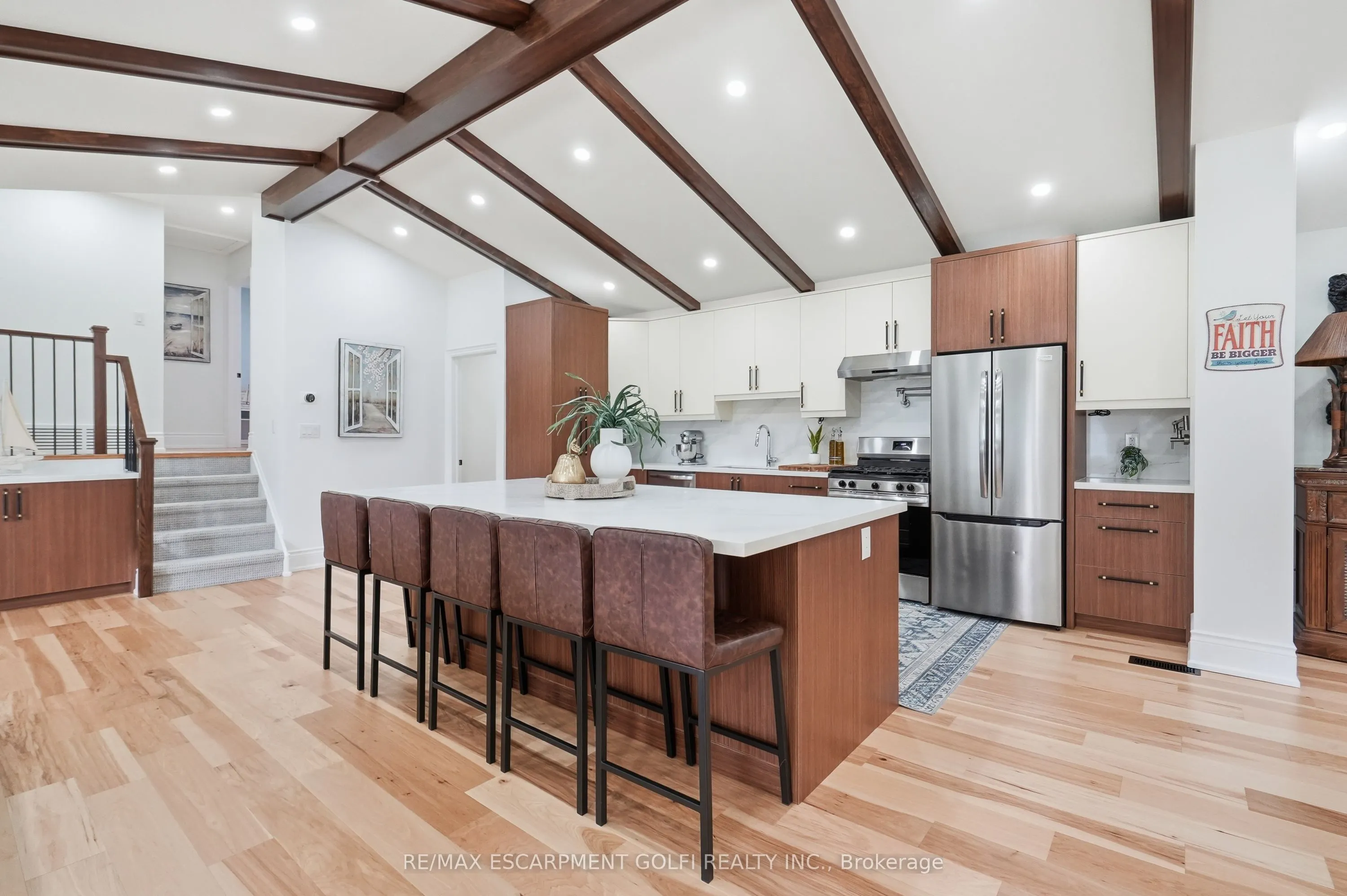 4861 Mapleview Crescent