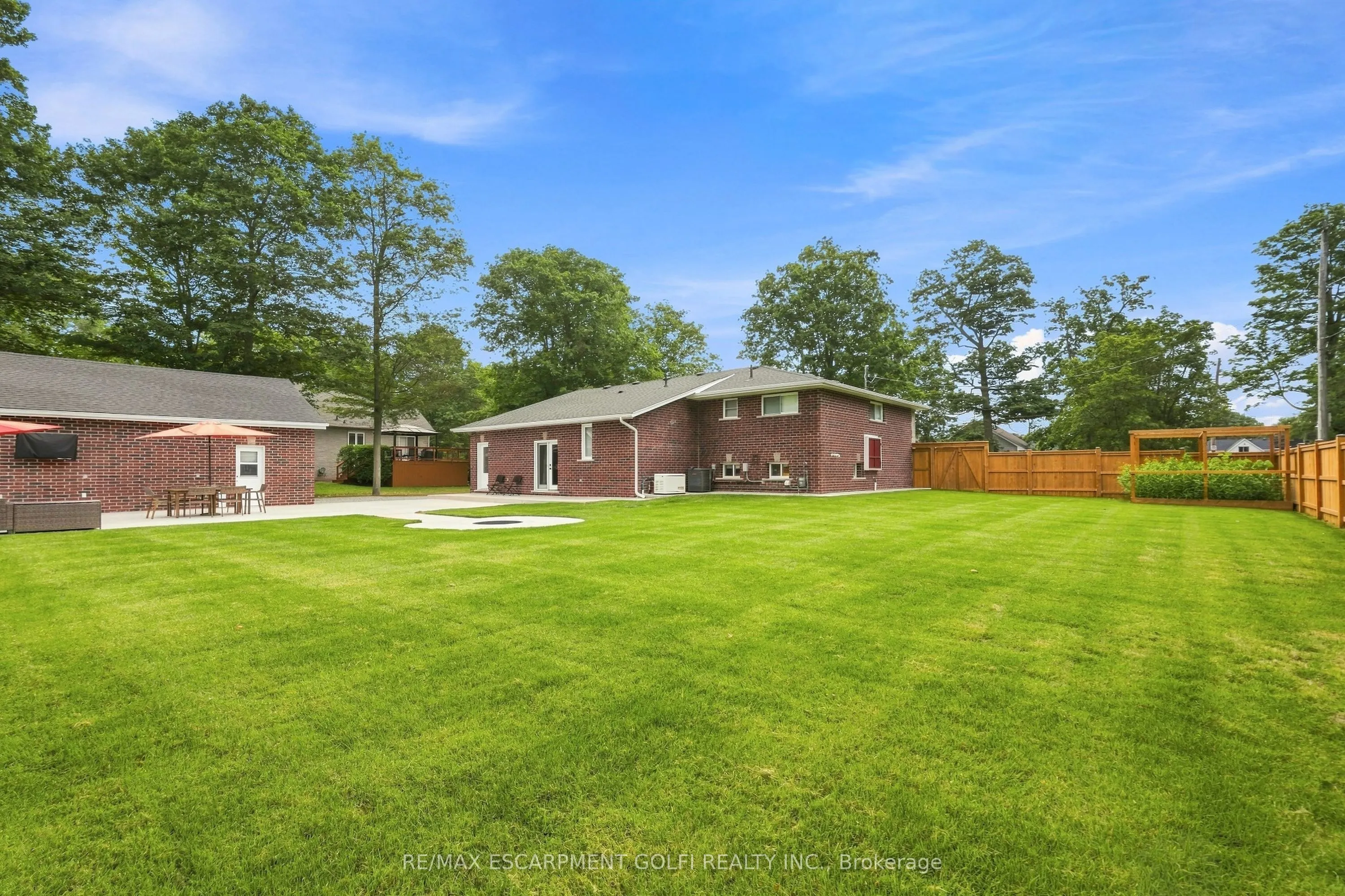 4861 Mapleview Crescent