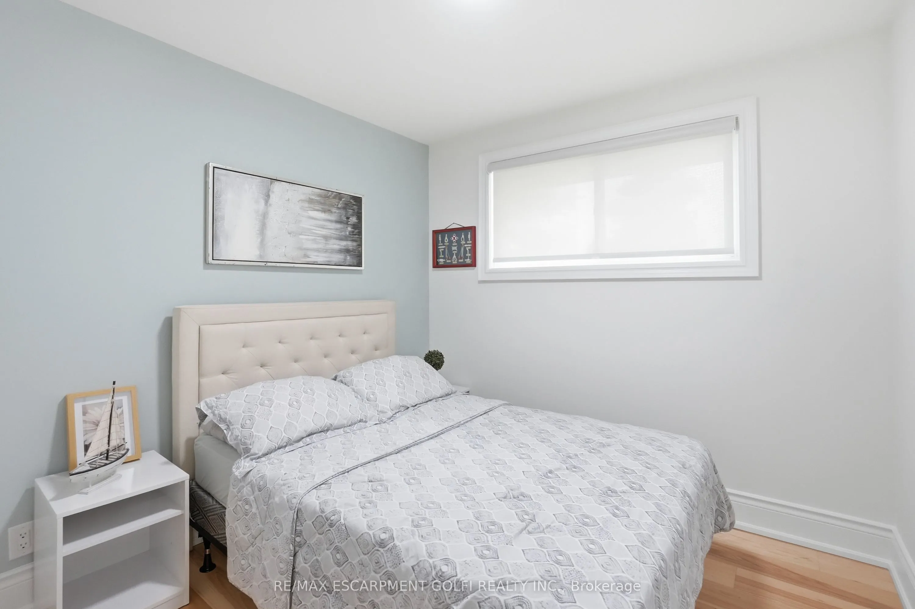 4861 Mapleview Crescent