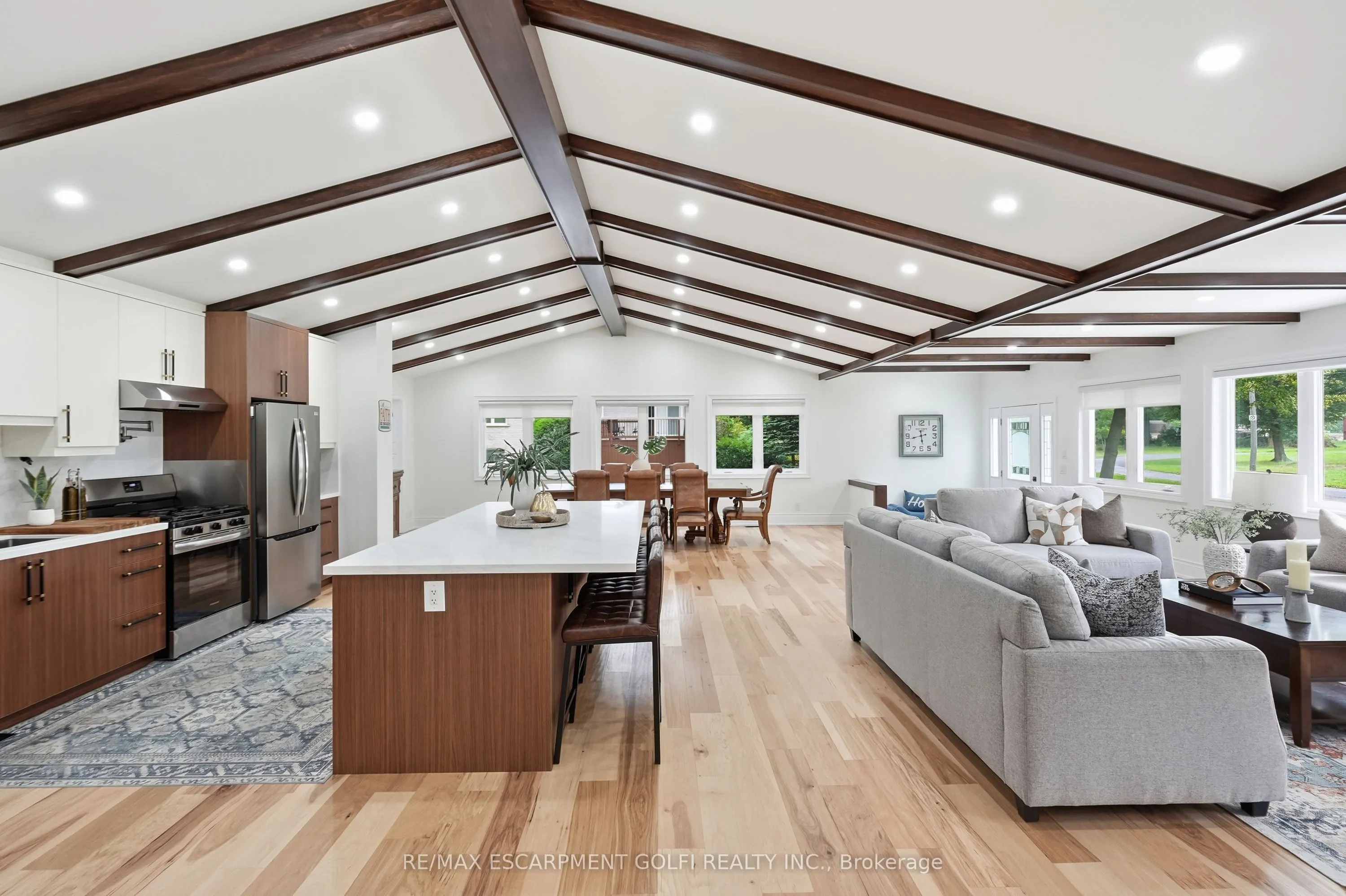 4861 Mapleview Crescent