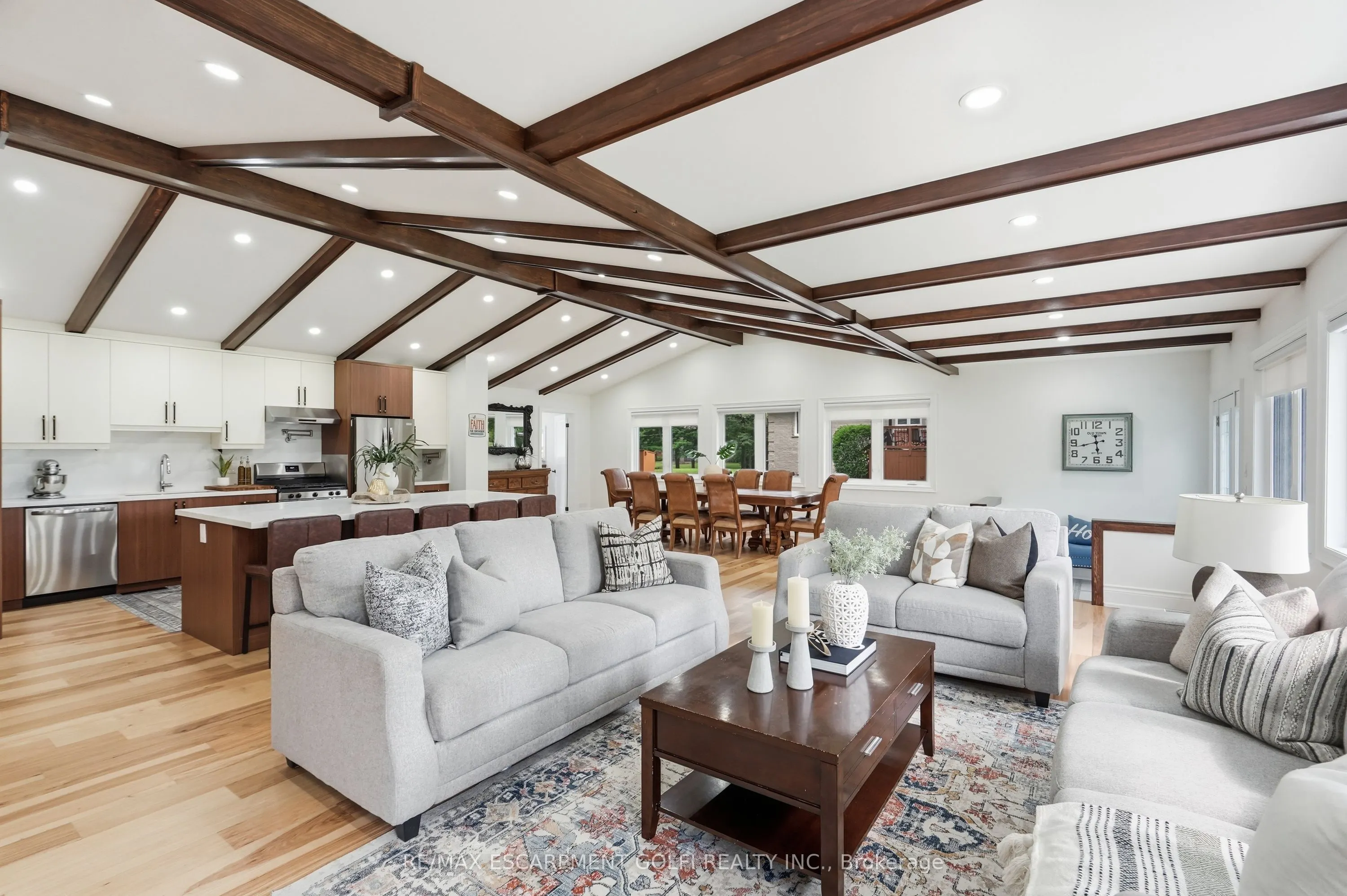 4861 Mapleview Crescent