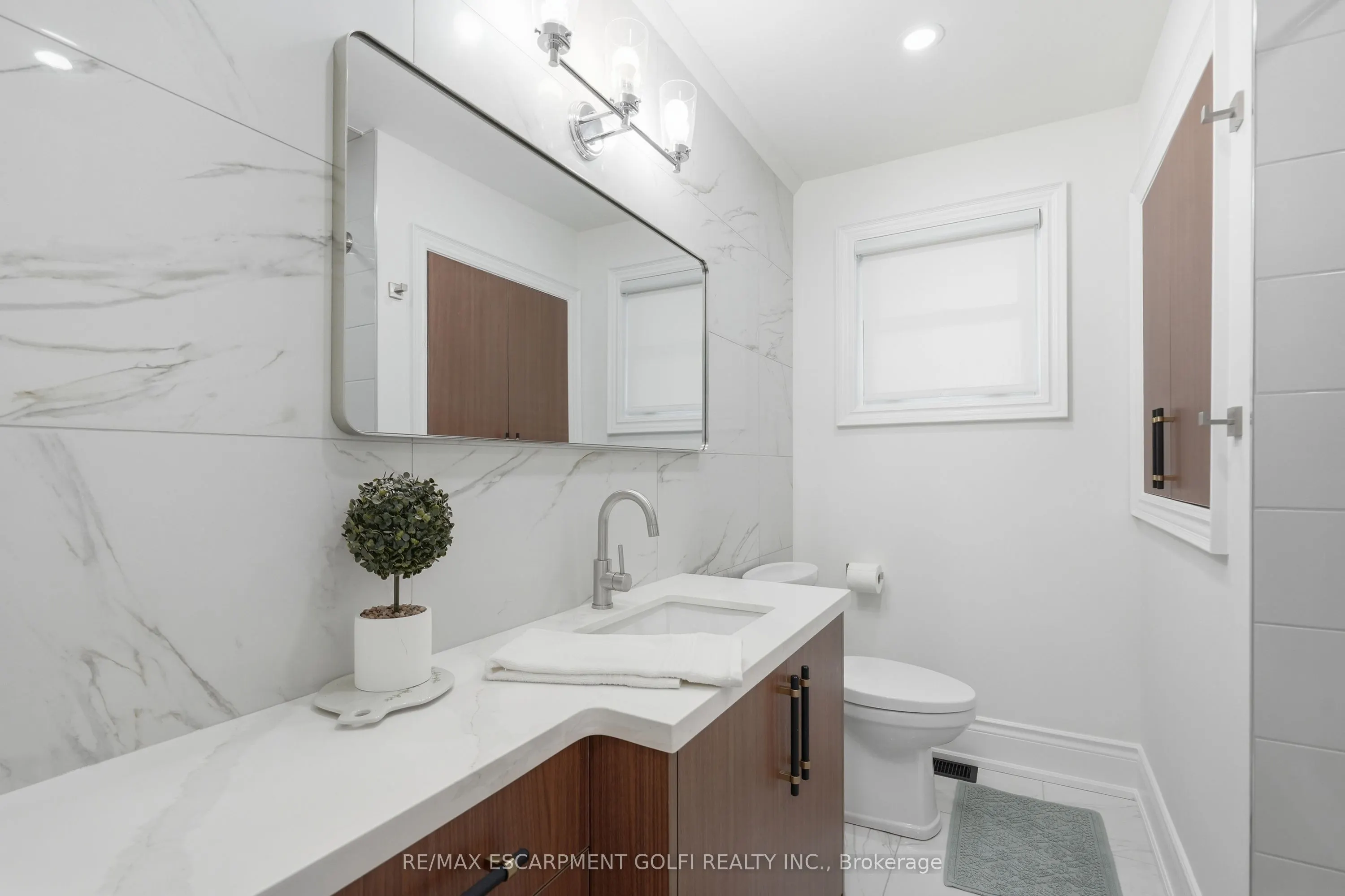 4861 Mapleview Crescent