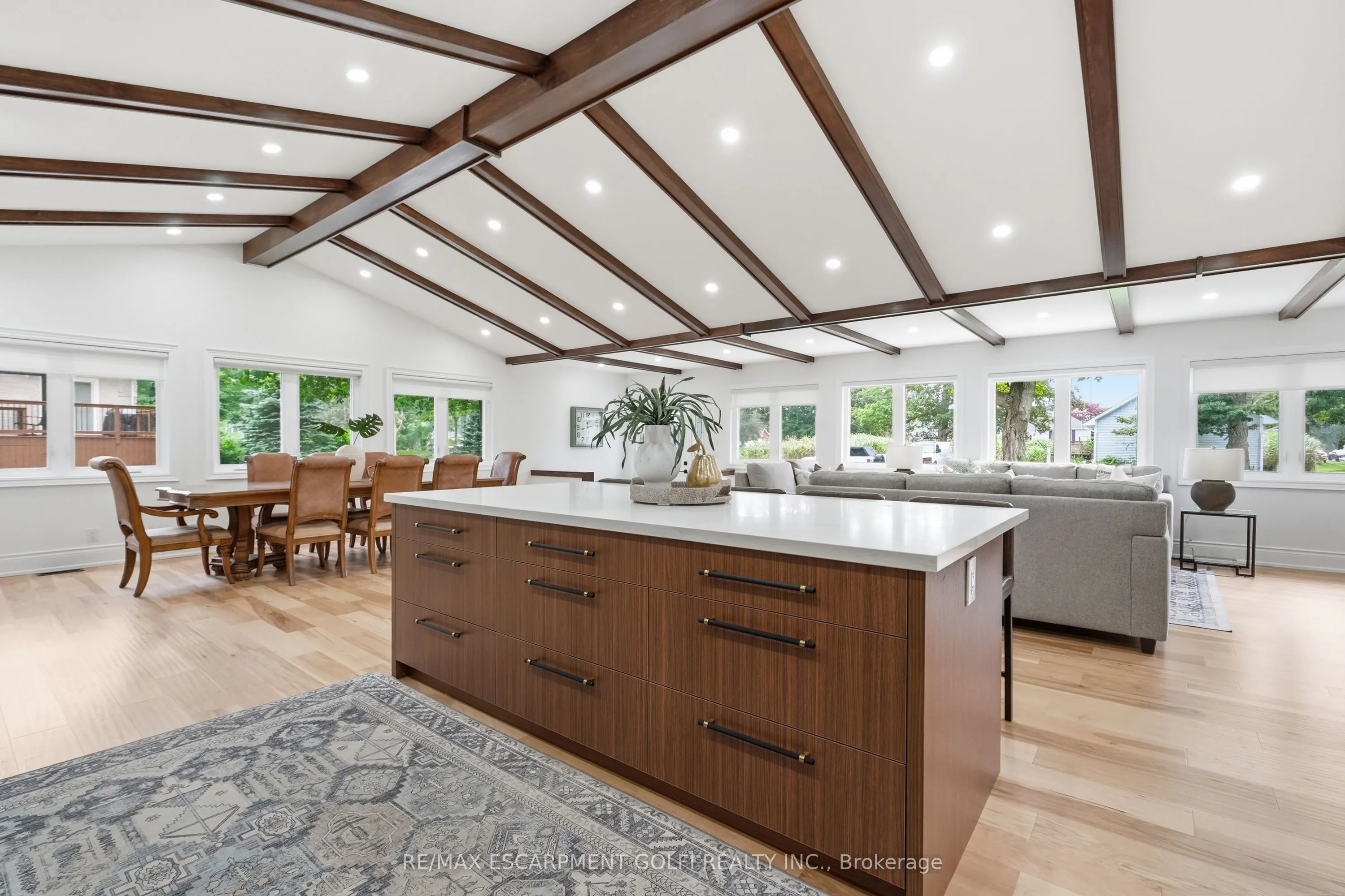 4861 Mapleview Crescent