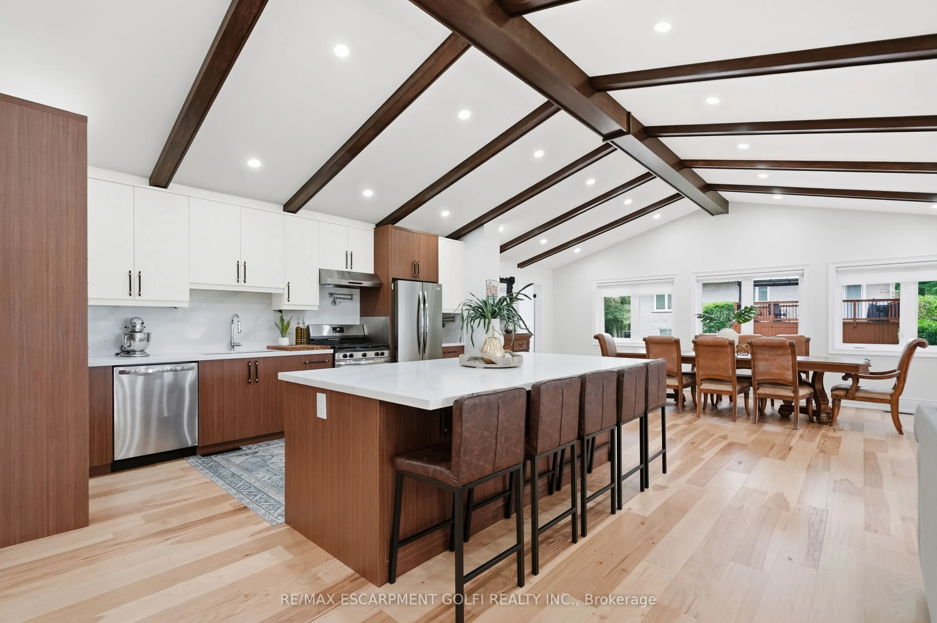4861 Mapleview Crescent