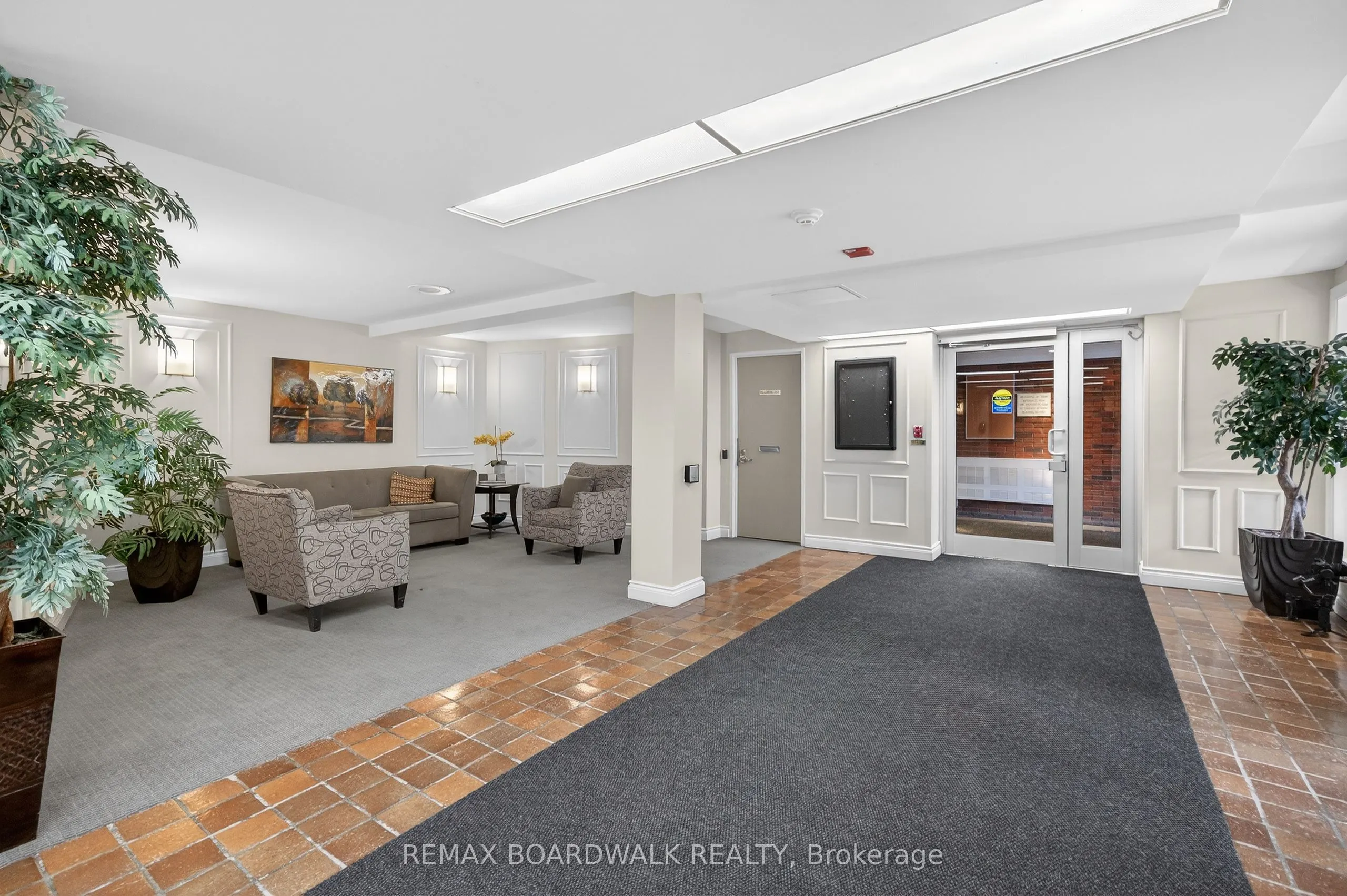 1356 Meadowlands Drive E #407