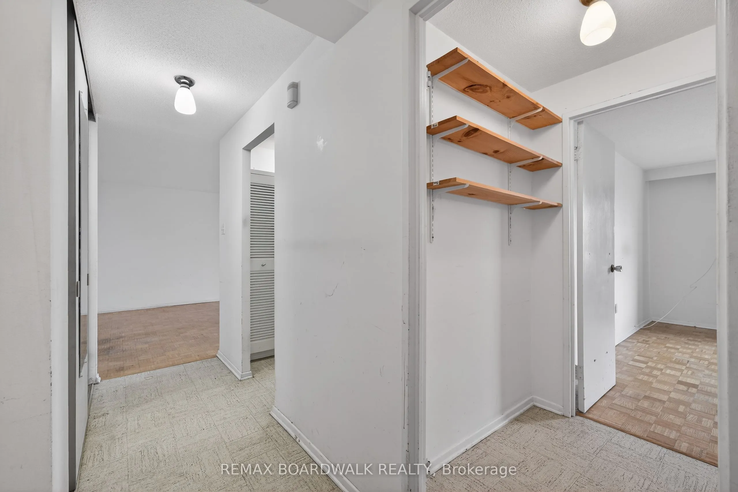 1356 Meadowlands Drive E #407