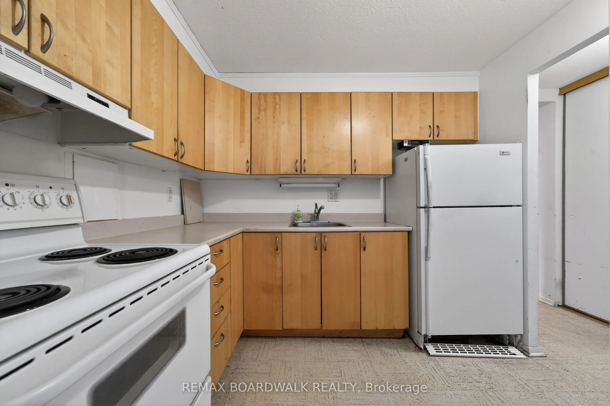 1356 Meadowlands Drive E #407