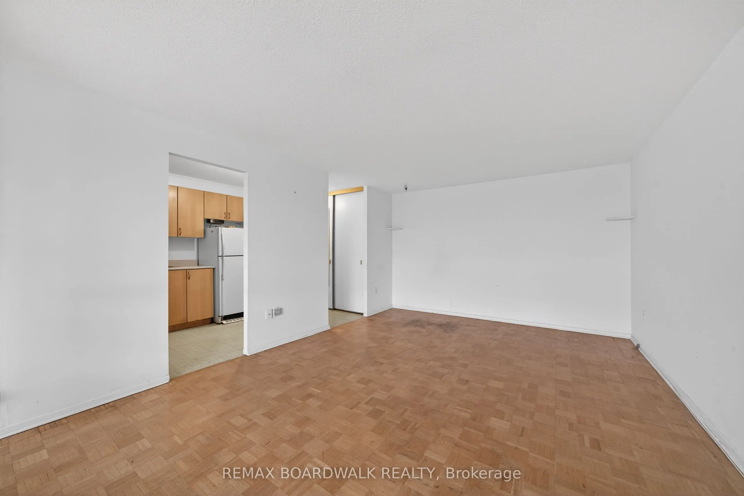 1356 Meadowlands Drive E #407