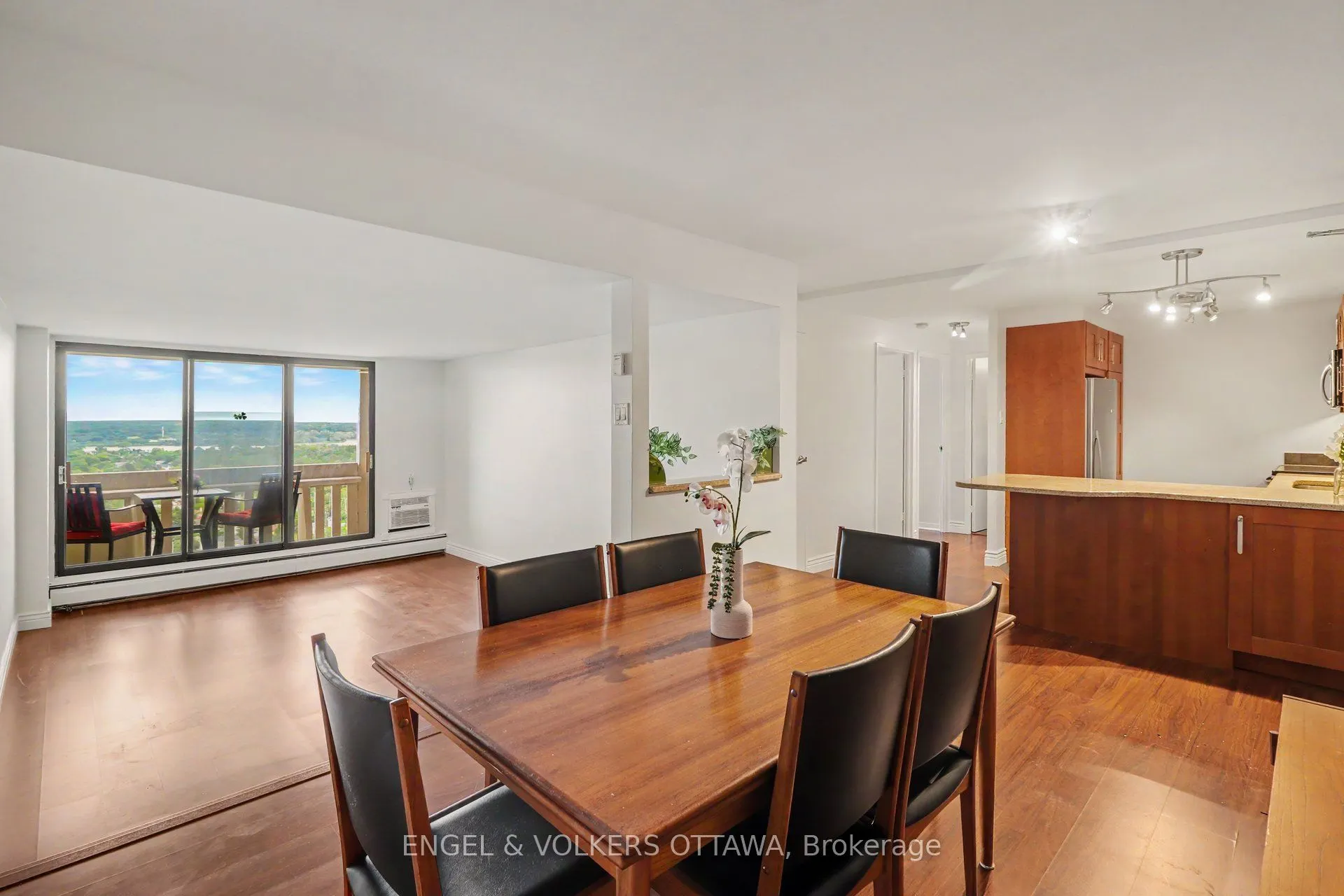 415 Greenview Avenue #1702
