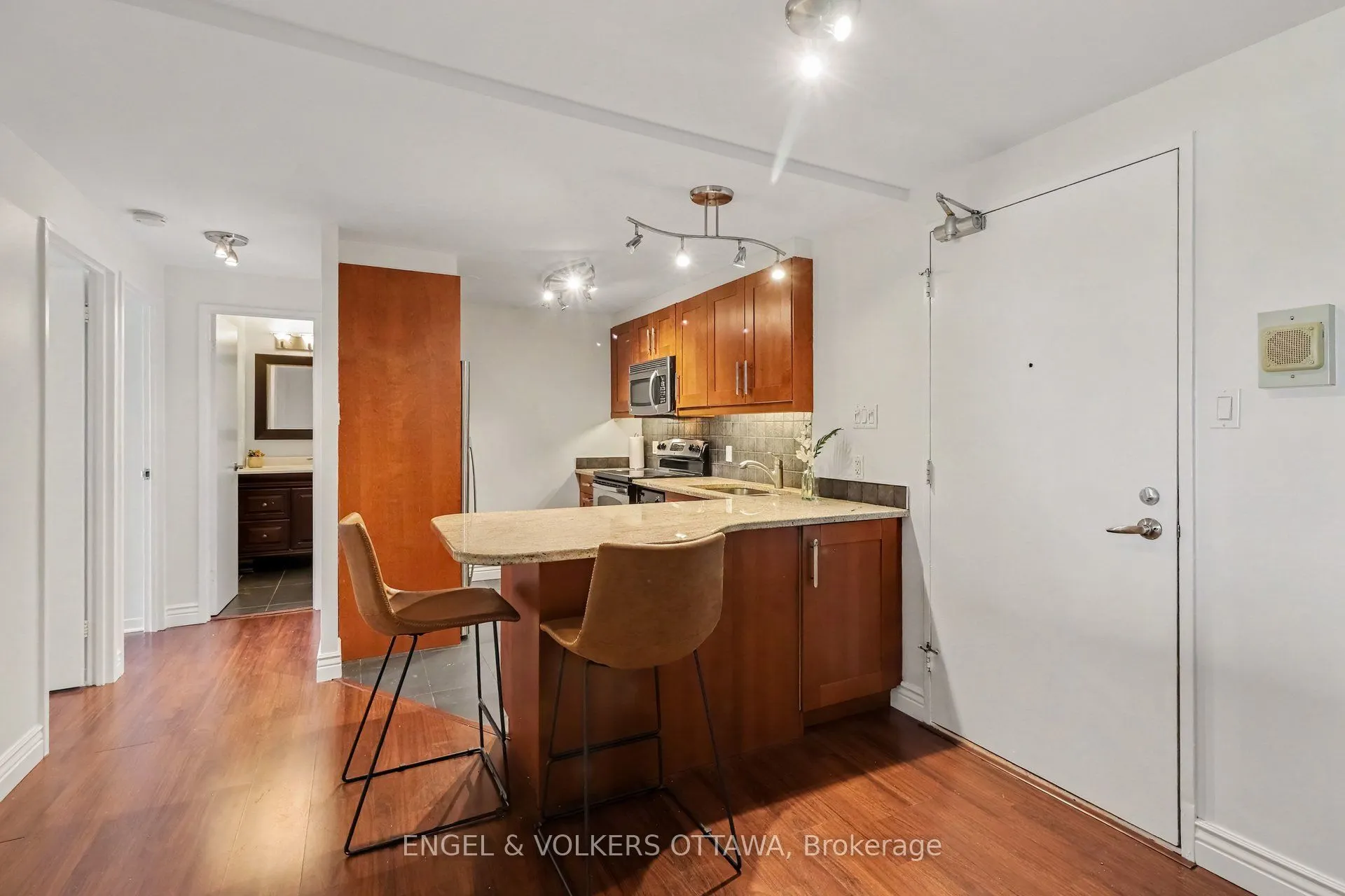415 Greenview Avenue #1702