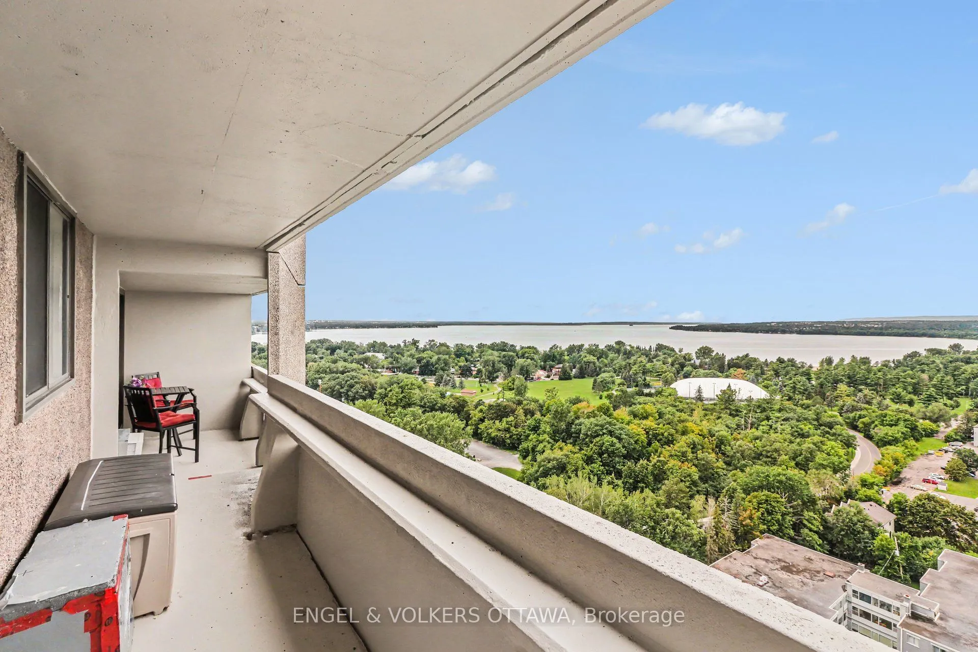 415 Greenview Avenue #1702