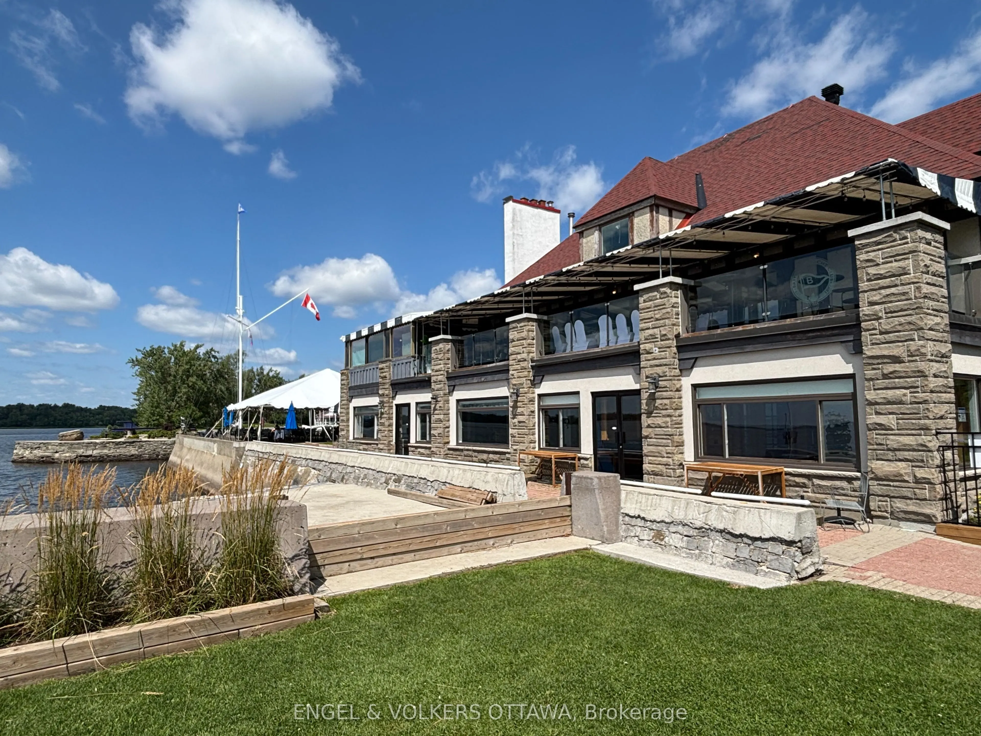 415 Greenview Avenue #1702