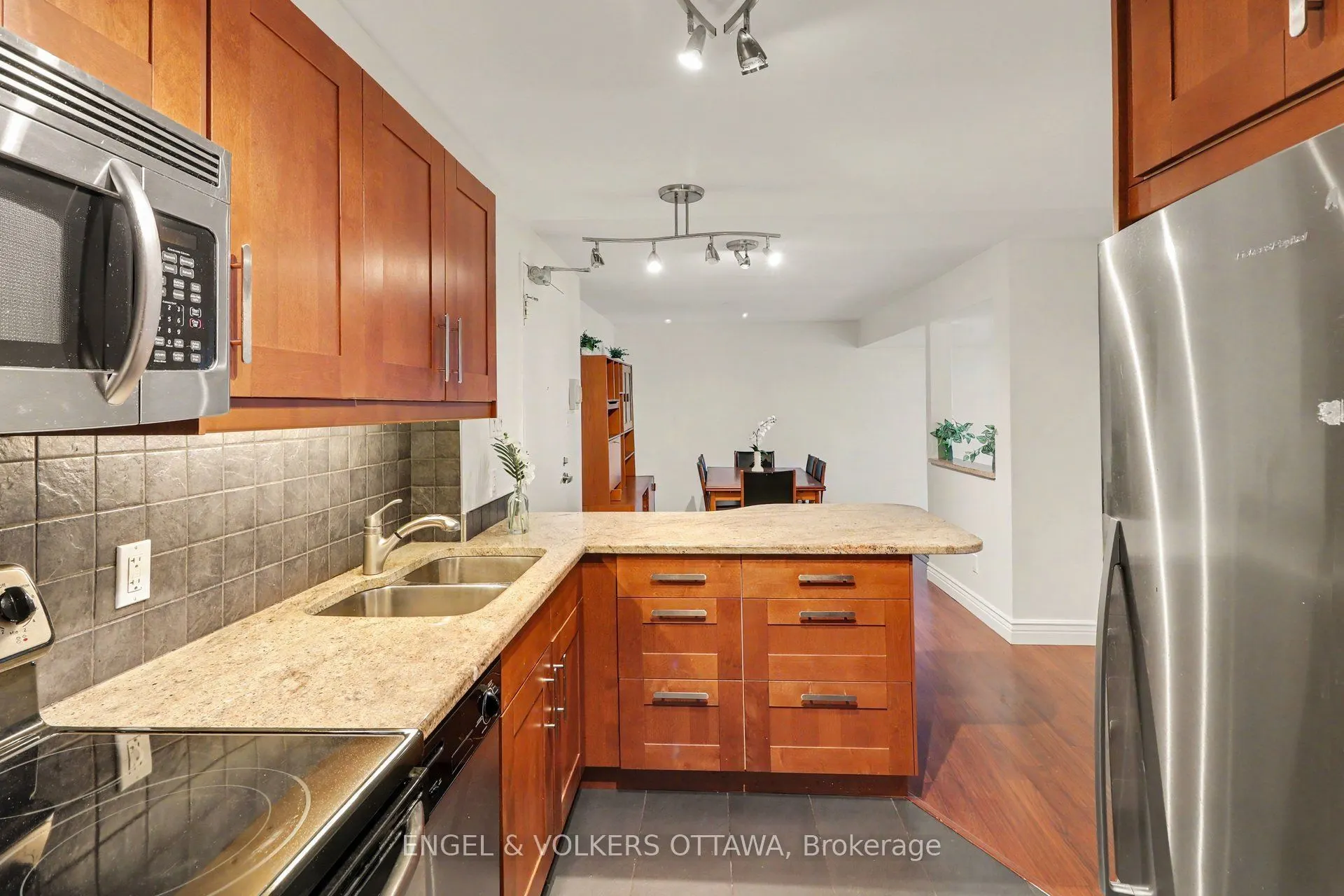 415 Greenview Avenue #1702