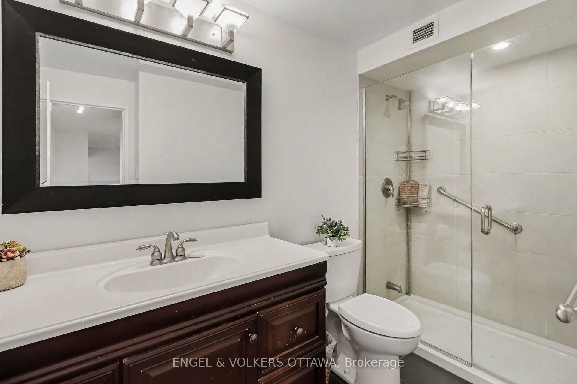 415 Greenview Avenue #1702