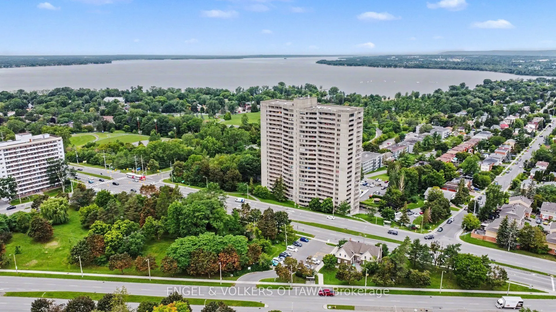 415 Greenview Avenue #1702