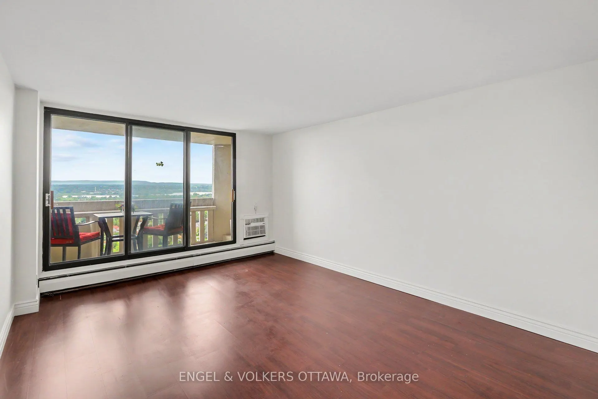 415 Greenview Avenue #1702