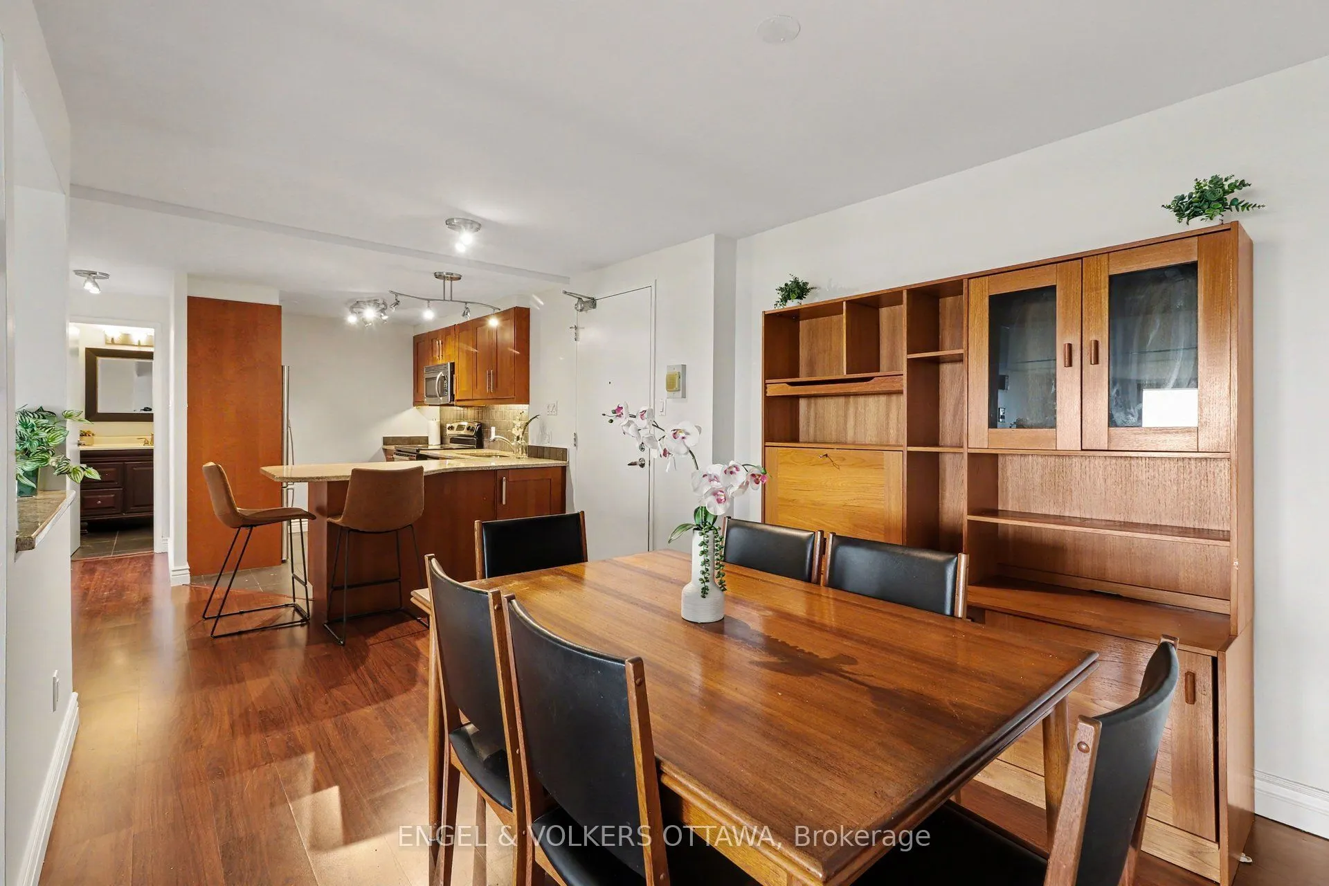 415 Greenview Avenue #1702