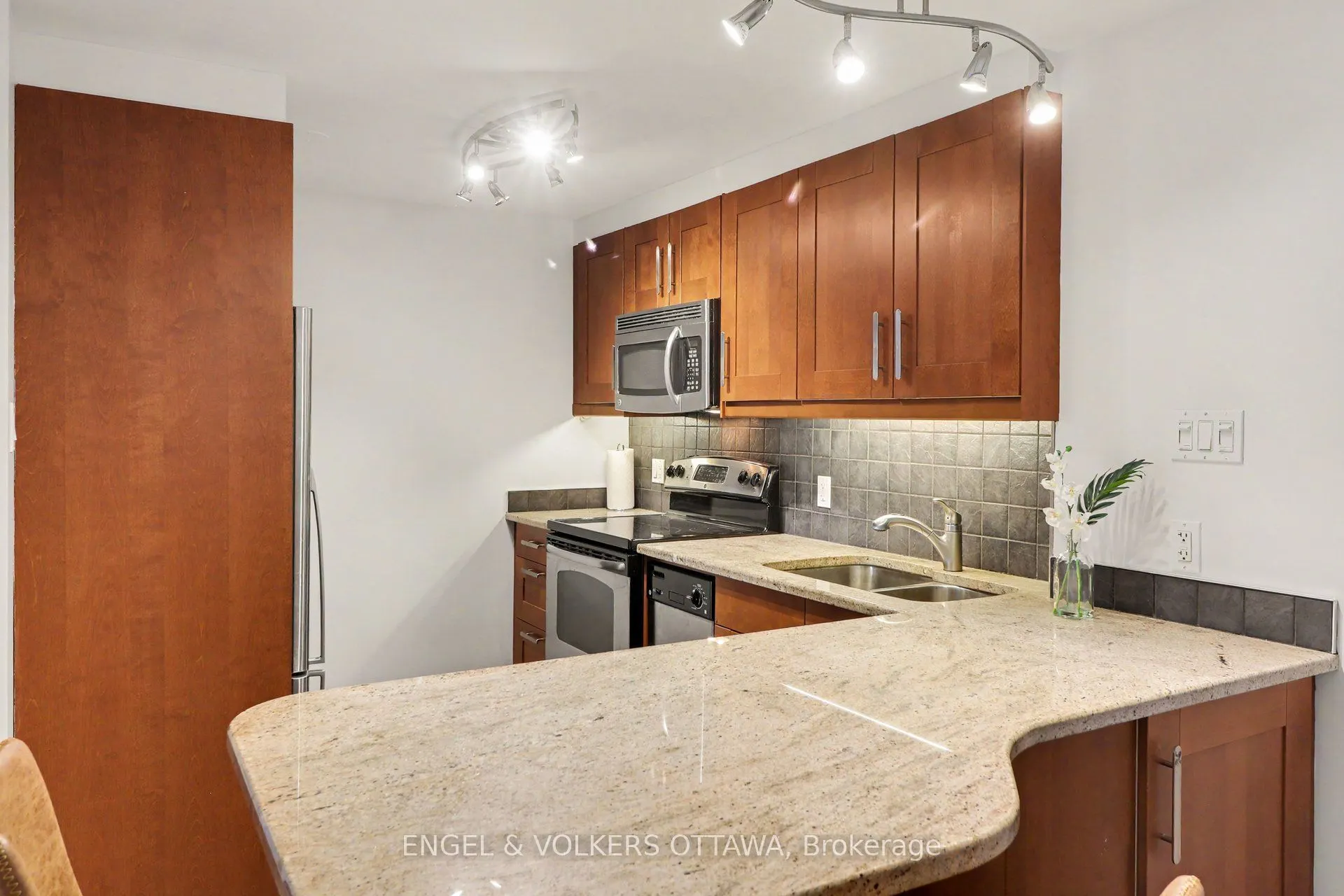 415 Greenview Avenue #1702