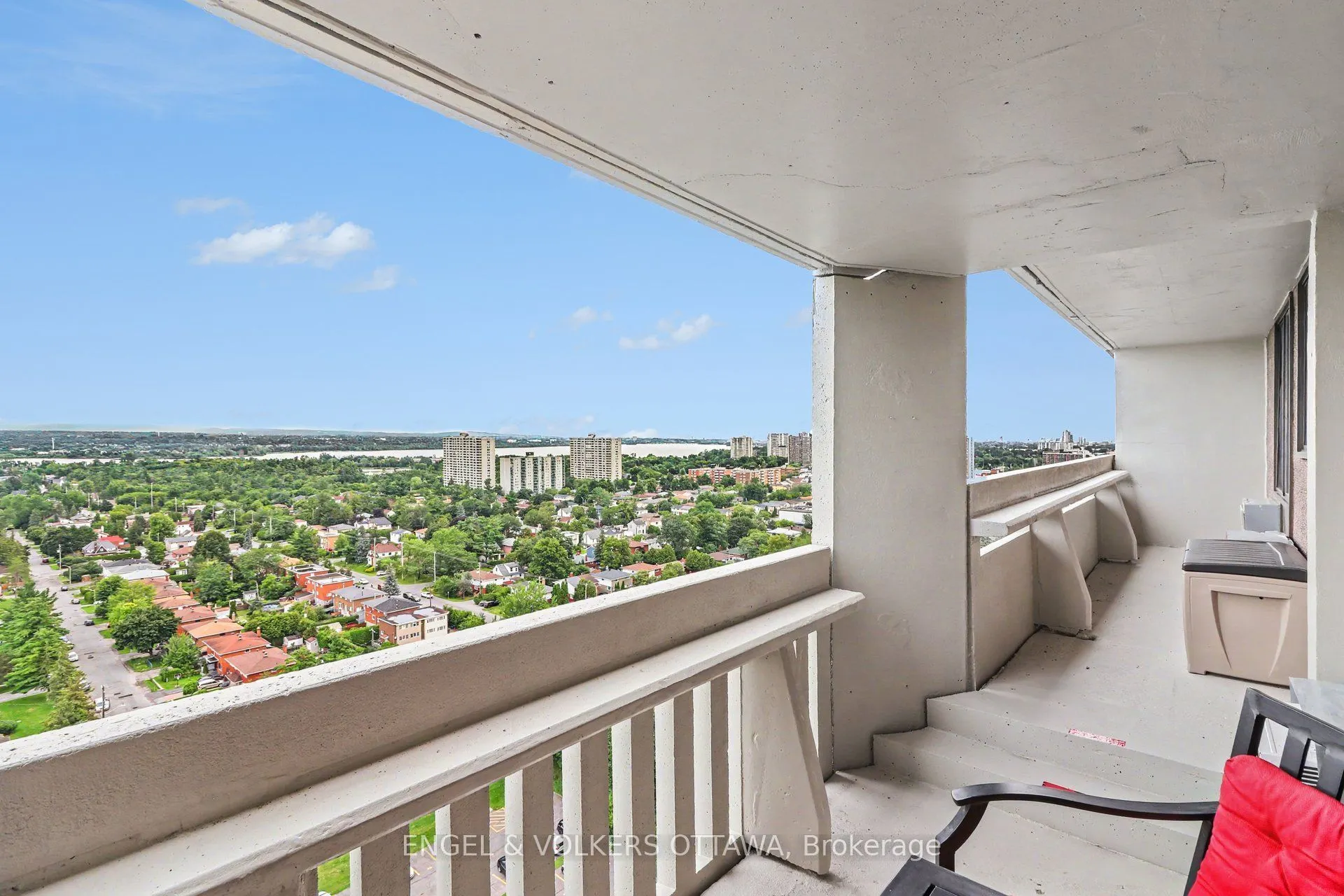 415 Greenview Avenue #1702